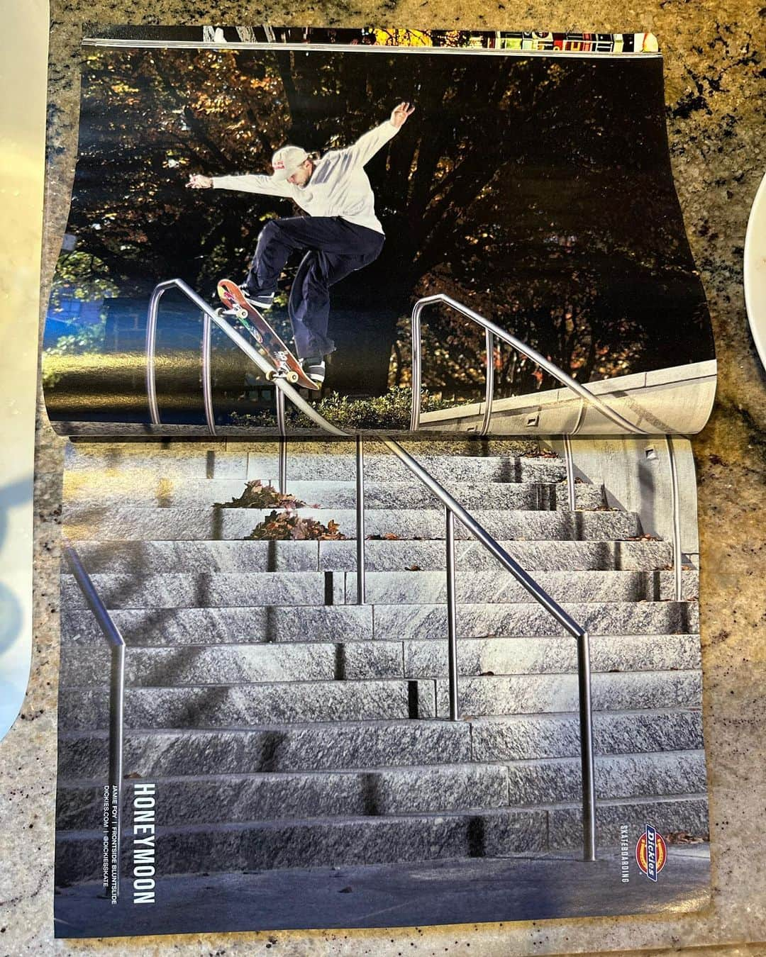 ジェイミー・フォイのインスタグラム：「HONEYMOON '24  @dickiesskate   Front Blunt in ATL in the newest @thrashermag 📖 📸- @sammuller」