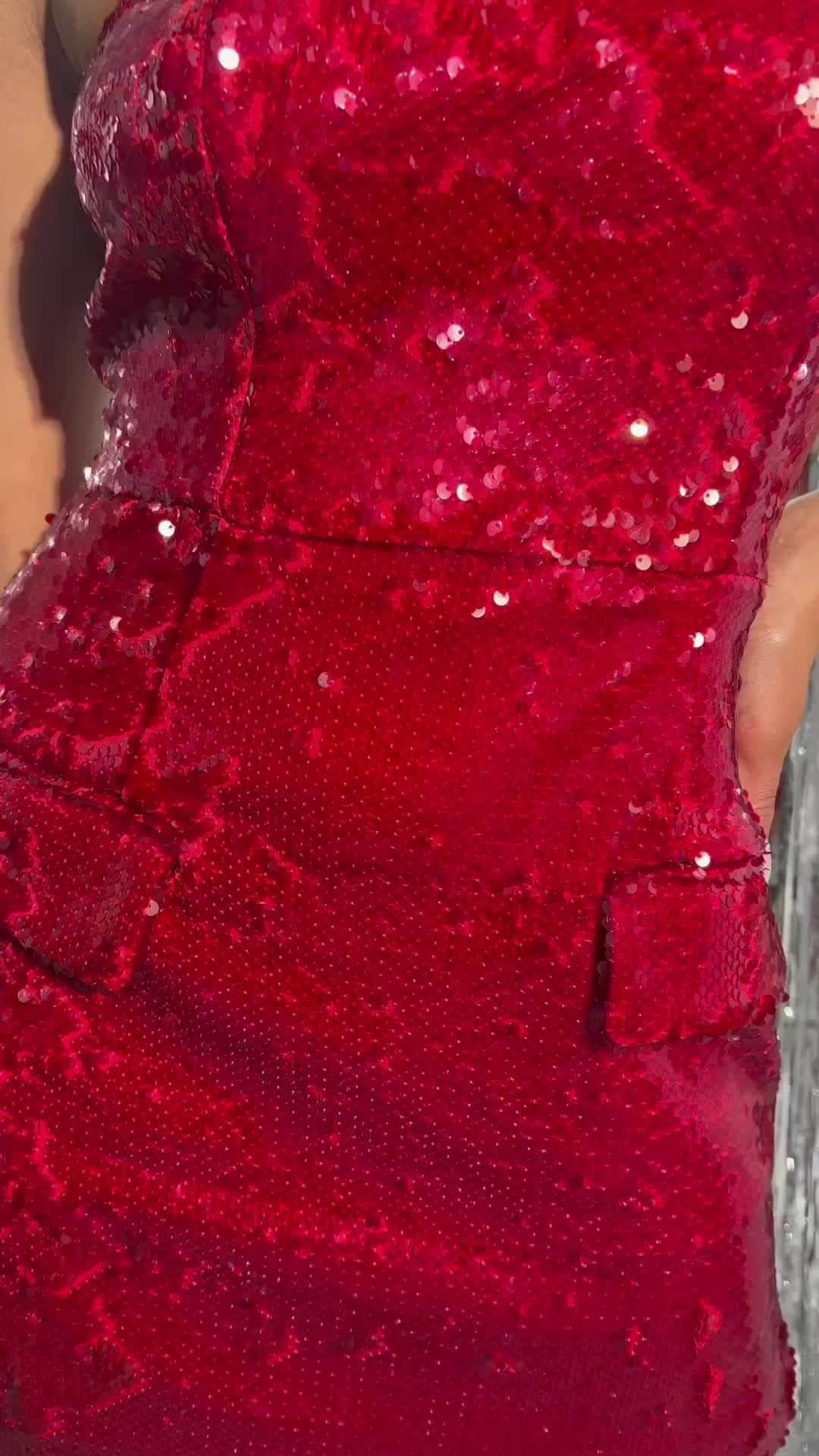 Public Desireのインスタグラム：「We understood the assignment ❤️‍🔥   Grab it whilst you can … 👀  🔎 Bandeau sequin mini dress in red £45.00/$60」