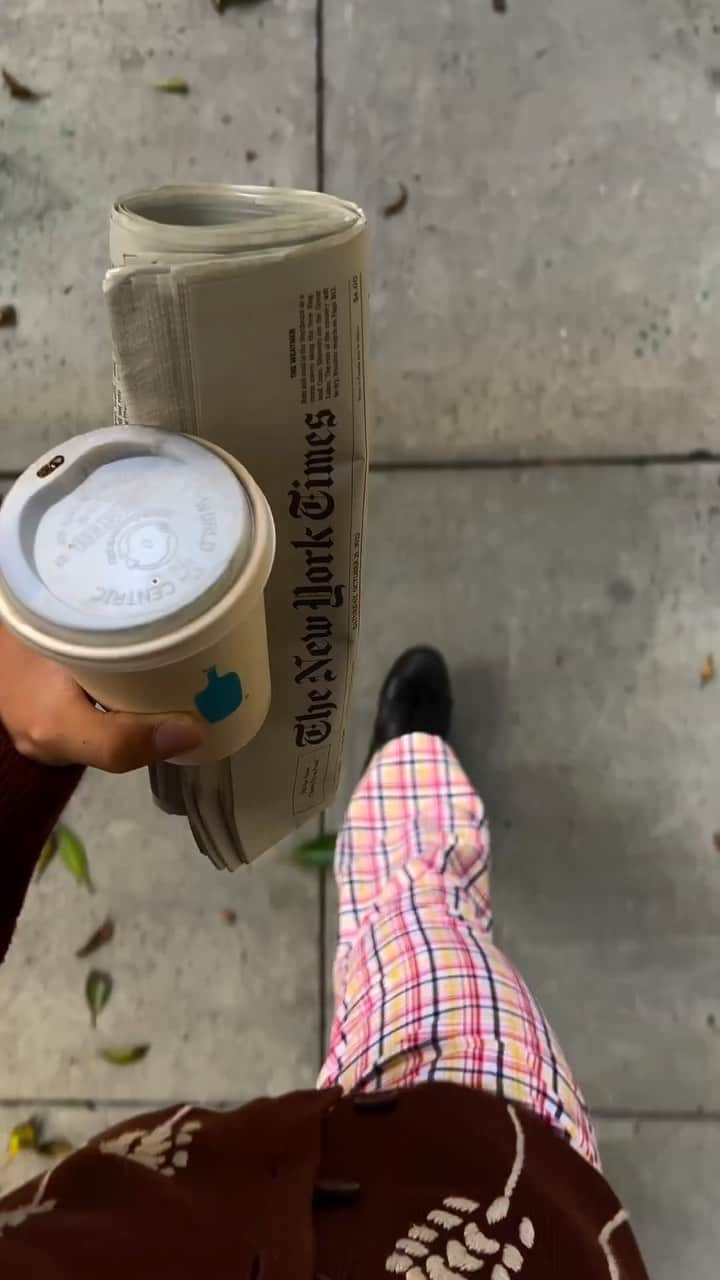 Blue Bottle Coffeeのインスタグラム：「As fall slowly recedes and the holidays approach, we encourage you to take a moment just for you.   🎥: @charcoli.y」