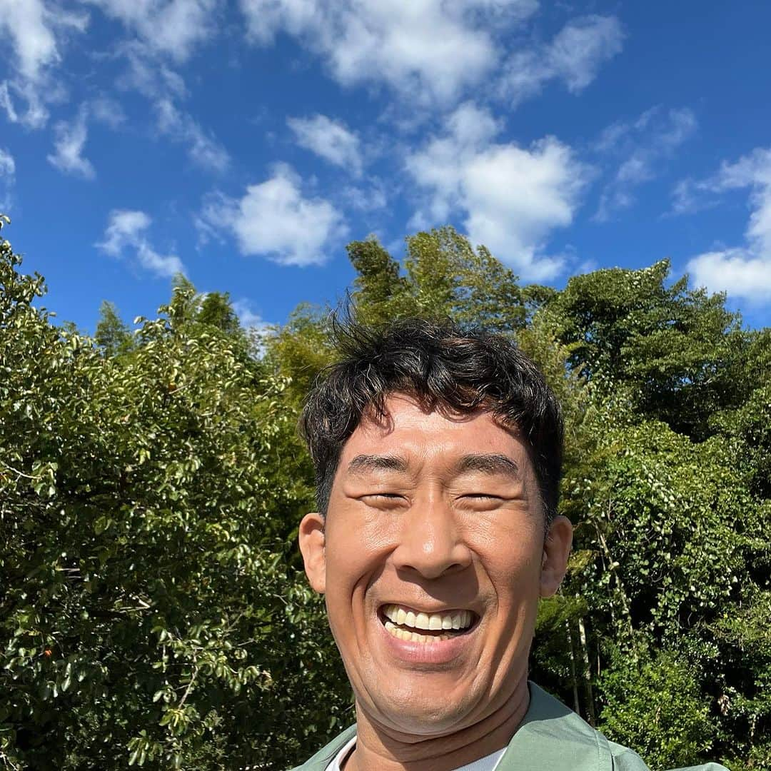 田村裕さんのインスタグラム写真 - (田村裕Instagram)「今は1秒で良いから。無理はしなくて良いから。今のあなたのままで魅力的だから。だから1秒でいいから笑って。  #今日は笑えた? #笑えなかったとしても大丈夫 #僕が笑ってる #麒麟田村 #タムラ433 #smile #미소 #χαμόγελ #sonreír #gülümseme #ยิ้ม #全力笑顔」11月11日 4時29分 - hiroshi9393