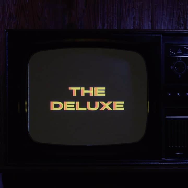トリー･レーンズのインスタグラム：「1 Week Away .. More Songs Added ☂️#AloneAtPromDeluxe」