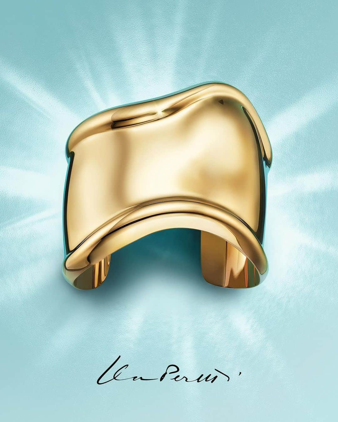 ティファニーのインスタグラム：「A legendary gift. An icon for over 50 years and counting. Irresistibly sensual and tactile, dreamworthy @elsaperetti.official Bone cuffs are sculpted to conform to the left and right wrists—an intentional choice that allows the piece to become one with the body. Link in bio. #ATiffanyHoliday #ElsaPeretti #TiffanyAndCo」