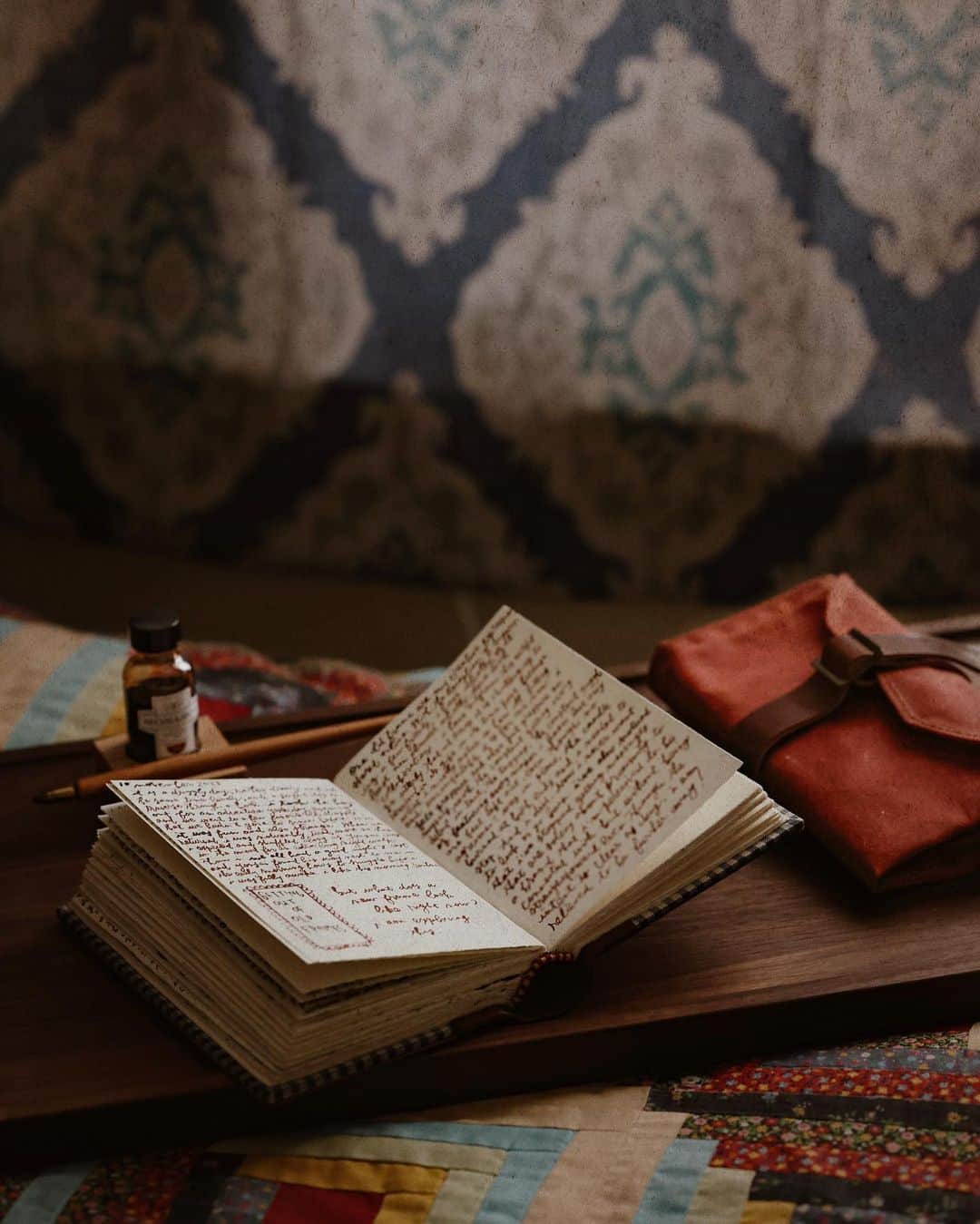 Catharine Mi-Sookさんのインスタグラム写真 - (Catharine Mi-SookInstagram)「Old frames to new frames. Something that I have been exploring for awhile. For now, I am musing in rainy day patterings and nearing the last pages of a beloved tome. I still prefer dip pens as I like their peculiarity and uneven wonk. Kind of like coloring outside the lines. I hope today brings you something lovely.」11月11日 5時02分 - catharinemisook