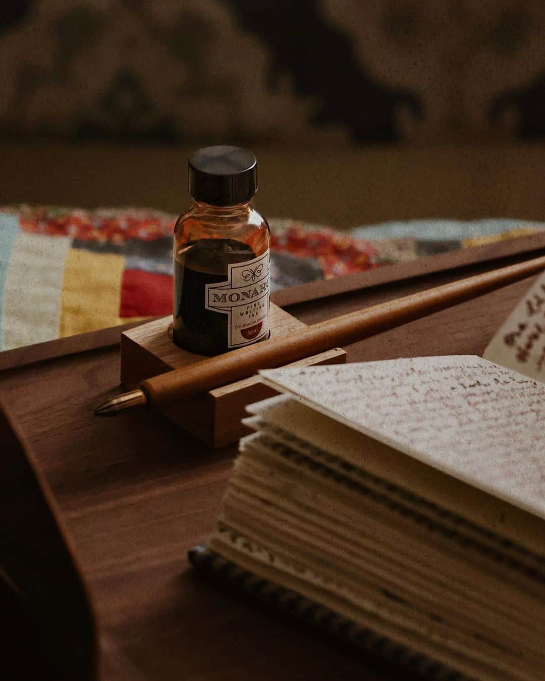 Catharine Mi-Sookさんのインスタグラム写真 - (Catharine Mi-SookInstagram)「Old frames to new frames. Something that I have been exploring for awhile. For now, I am musing in rainy day patterings and nearing the last pages of a beloved tome. I still prefer dip pens as I like their peculiarity and uneven wonk. Kind of like coloring outside the lines. I hope today brings you something lovely.」11月11日 5時02分 - catharinemisook