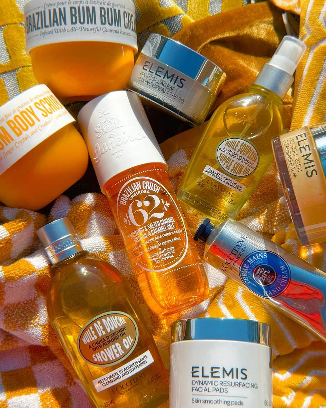 ロクシタンのインスタグラム：「🌏🍂FALL GLOBAL GIVEAWAY🍂🌍 We've teamed up with our besties @loccitane and @elemis for a fall GLOBAL giveaway you won't want to miss! 💕 We're picking THREE lucky winners to win a $500 prize package full of Sol de Janeiro, Elemis, and L'Occitane goodies!   HOW TO ENTER: ❤️ "LIKE" and "SAVE" this photo 👀 FOLLOW @soldejaneiro, @loccitane AND @elemis  👯 TAG your BFF in the comments (multiple comments allowed) *BONUS* entry if you LIKE, SAVE, and COMMENT a 🍂 on each brand’s last 3 posts!  🚨PLEASE READ: No purchase is necessary. Open Worldwide, Age of majority at entry. Void where prohibited. Contest ends 11:59pm EST on 11/17/23. THREE WINNERS will be chosen at random and NOTIFIED VIA DM FROM VERIFIED @soldejaneiro, @loccitane or @elemis ACCOUNTS ONLY within two weeks following the end of the giveaway. 🚨 PLEASE kindly DO NOT DM US asking if you have won or if the winner has been chosen 🚨 This contest is in no way sponsored, endorsed, or associated with Instagram. GOOD LUCK! xx 💛」