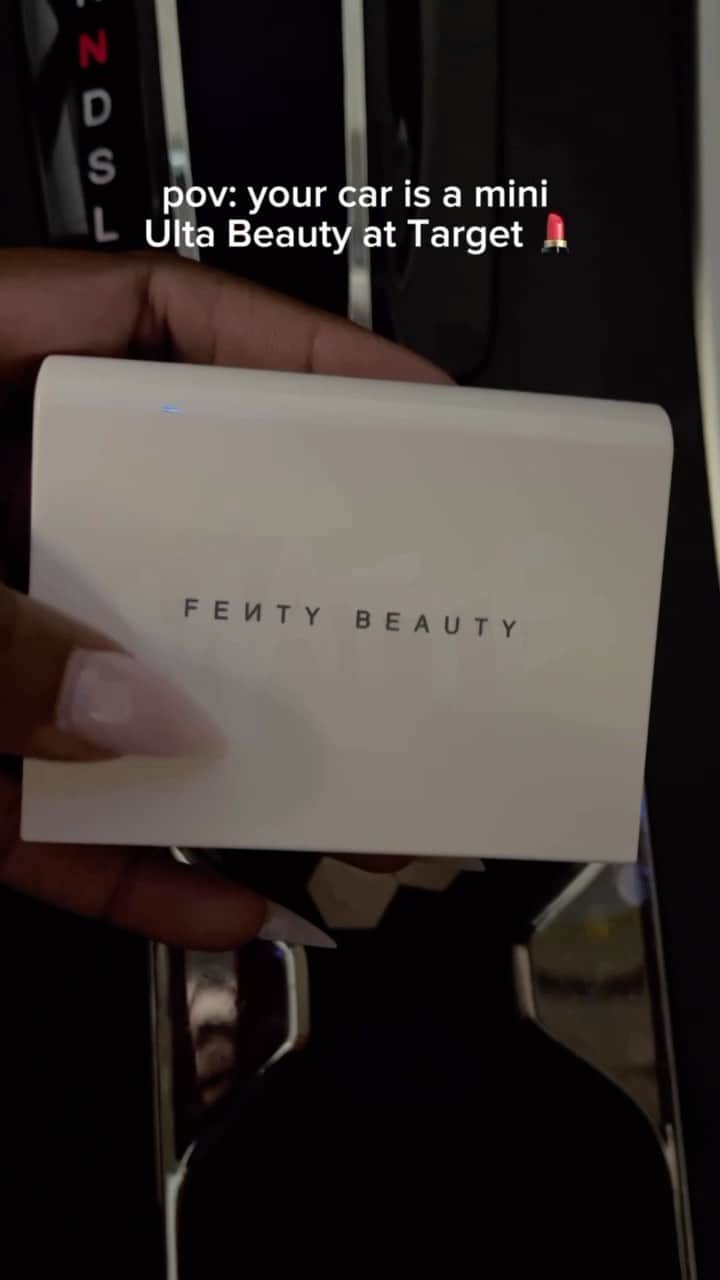 Target Styleのインスタグラム：「The girls that get it, get it. 😌 Emergency #FentySnackz *just* for the car. 🍭🥨🍿 #UltaBeautyatTarget @FentyBeauty @UltaBeauty」