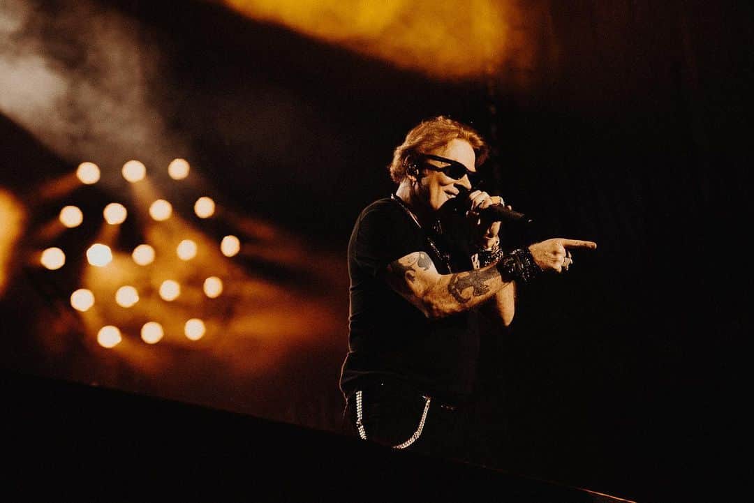 Guns N' Rosesのインスタグラム：「This night in San Diego was truly legendary! Thank you, Gunners for the energy 🔥」