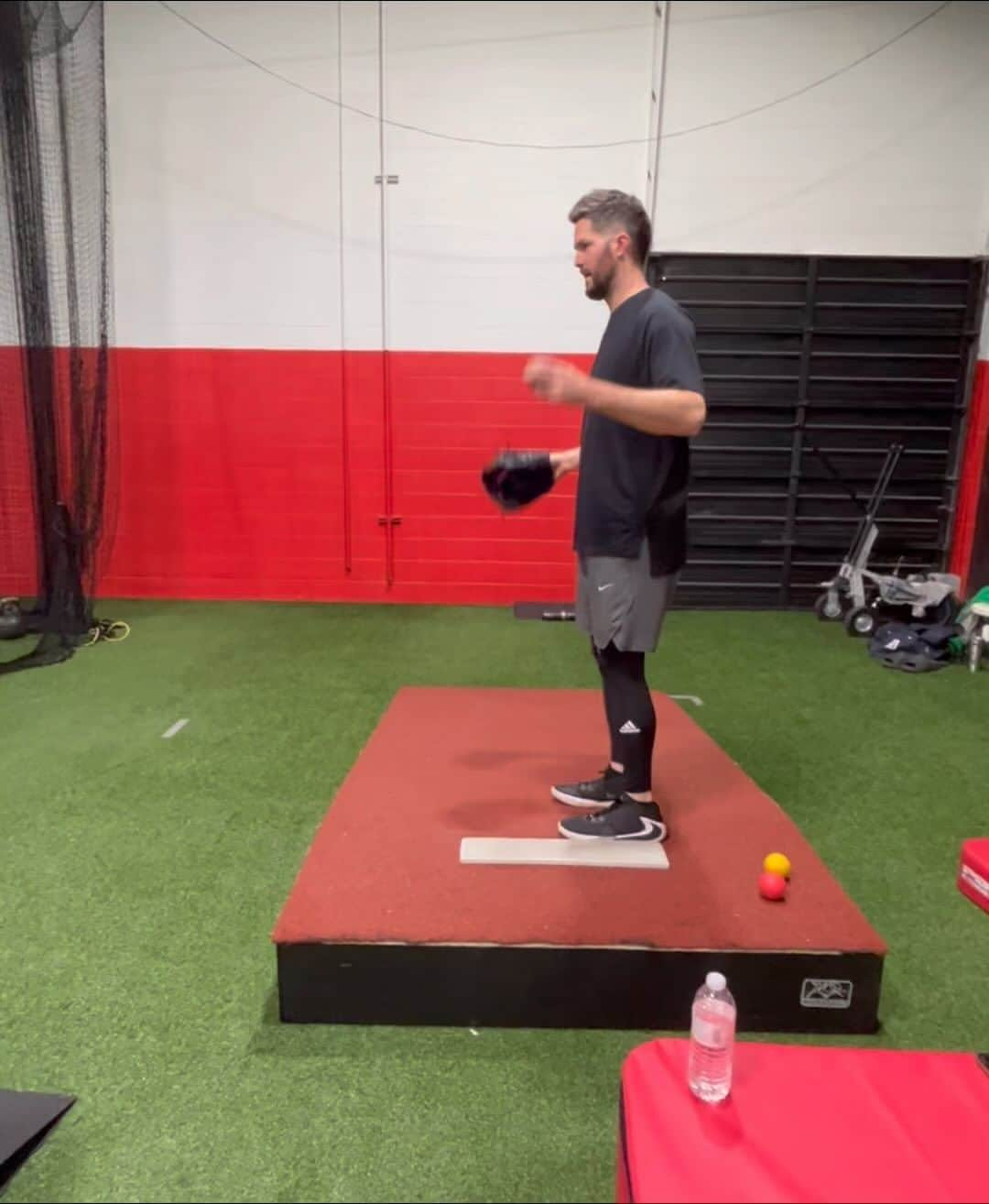 アレックス・ウッドのインスタグラム：「Priorities this off-season: ​ - Shorten arm path ​ - improve posture throughout my delivery. ​ ​My hunch heading into the off-season was that if I improved/shortened my arm path it would automatically help with my posture. Was pumped yesterday getting off the slope for the first time and seeing really great progress already. Typically when my stuff isn’t where I want it to be it’s because my arm path is longer. A longer arm path takes more time and that time has to come from somewhere. Typically I will lose posture and land a touch more open so my hand has time to catch-up. So I’m focusing hard on shortening my path this off-season and this is just the beginning. The work is my favorite part! #ThrowSZN」