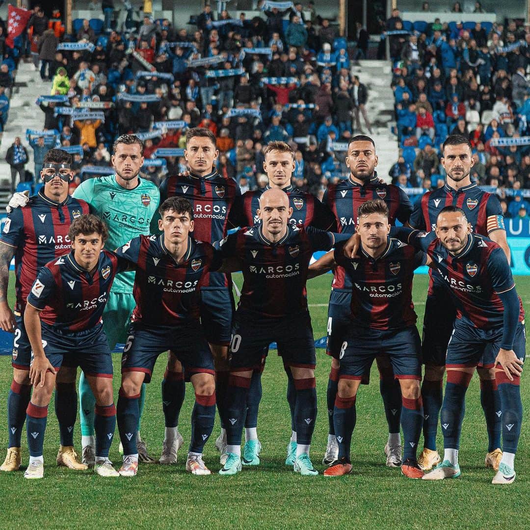レバンテUDのインスタグラム：「VAMOS, #LevanteUD 🔵🔴  • @marcosautomocion_ @macron @sesderma @baleariaferry @amstel_es @cocacola_esp」