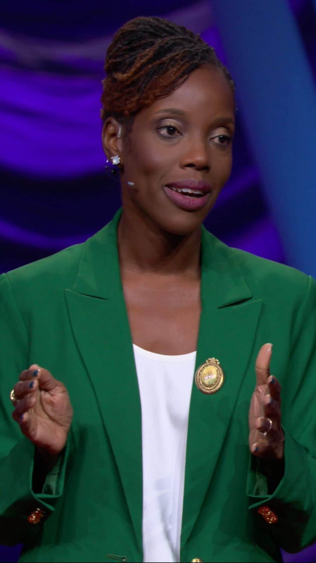 TED Talksのインスタグラム：「What would you do with $1,000 a month, no strings attached? Aisha Nyandroro and her nonprofit @springboard_to have been giving this amount of cash to single moms in need since 2018. It turns out this kind of “guaranteed income” can be life-changing — but not in the ways you might think. Sure, the moms put the money towards paying bills and buying necessities. But having a buffer also gave them the space to dream of a comfortable life — free of the constant struggle to keep up — and imagine what they really want and need for themselves and their families. With this cash cushion, they can reimagine wealth on their own terms. Visit the link in our bio to learn more about Aisha’s mind-shifting work.」