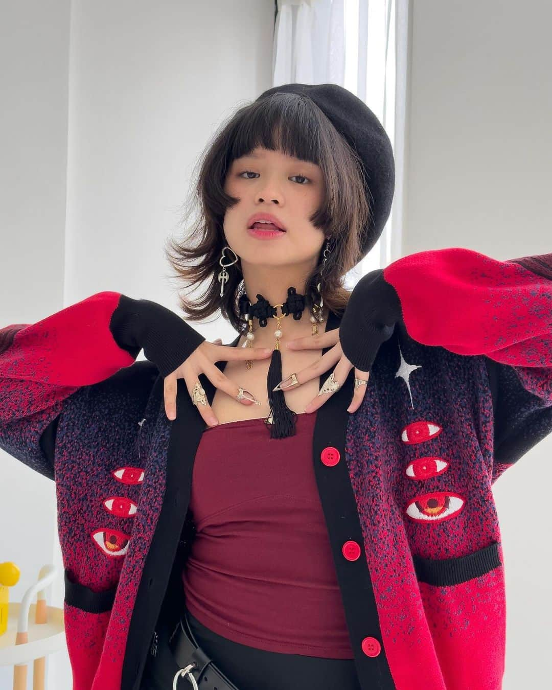 meyocoさんのインスタグラム写真 - (meyocoInstagram)「Demon cardigan might be making a comeback around January! 😈👁️ modeled by @vicky.angkasa」11月11日 5時20分 - meyoco