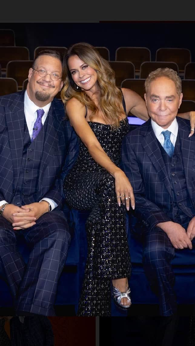 ブルック・バークのインスタグラム：「Just me & the boys! Join us for episode 3, Penn and Teller : Fool Us TONIGHT on CW it's a family affair! We could all use a little magic right about now ✨ @ptfoolus @pennandtellerlive FOOl US Fridays #family #magic」