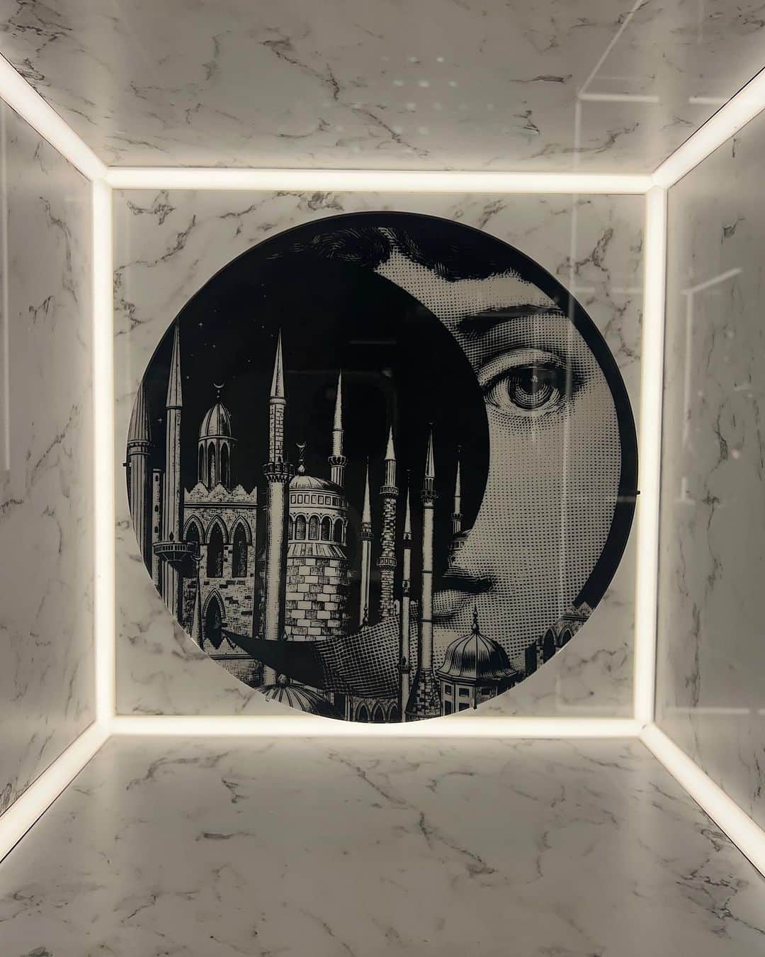 ニールバレットのインスタグラム：「FORNASETTI MOON over ISTANBUL   #fornasetti  #istanbul」