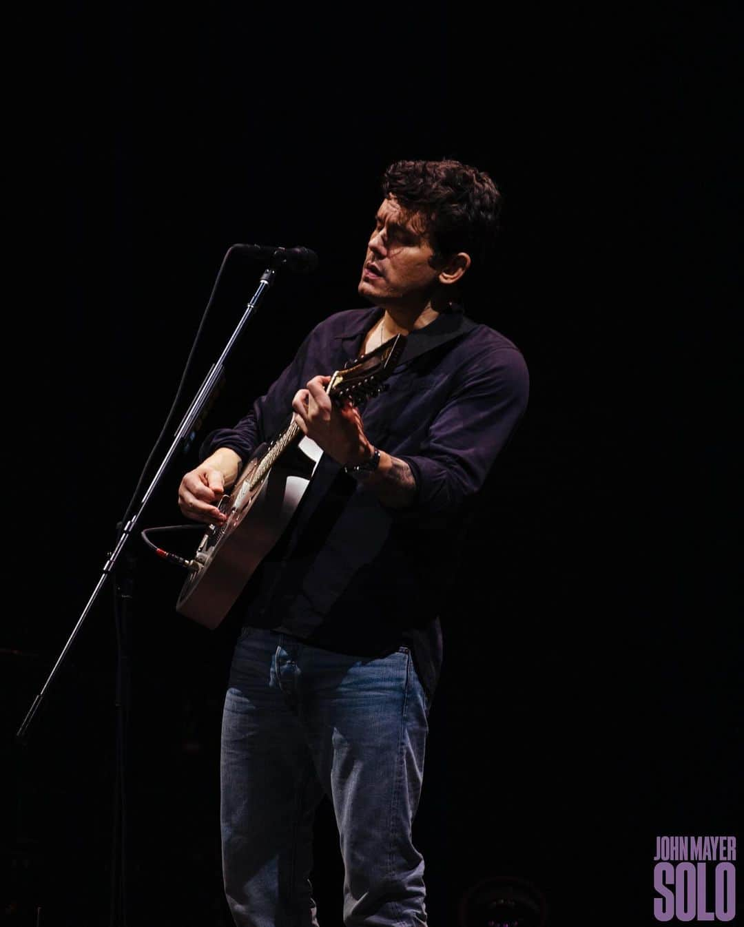 ジョン・メイヤーさんのインスタグラム写真 - (ジョン・メイヤーInstagram)「San Francisco, CA - an awesome night of taking chances, getting sign requests so deep they weren’t even my songs, and “Gravity” on a double-neck acoustic guitar. The final show of the US solo tour goes down tonight in LA!」11月11日 5時41分 - johnmayer