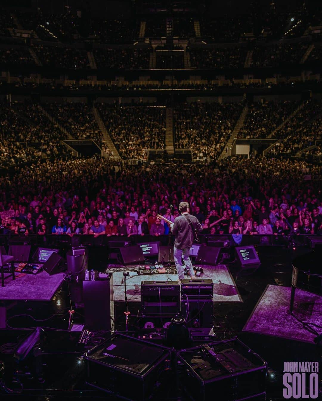 ジョン・メイヤーさんのインスタグラム写真 - (ジョン・メイヤーInstagram)「San Francisco, CA - an awesome night of taking chances, getting sign requests so deep they weren’t even my songs, and “Gravity” on a double-neck acoustic guitar. The final show of the US solo tour goes down tonight in LA!」11月11日 5時41分 - johnmayer