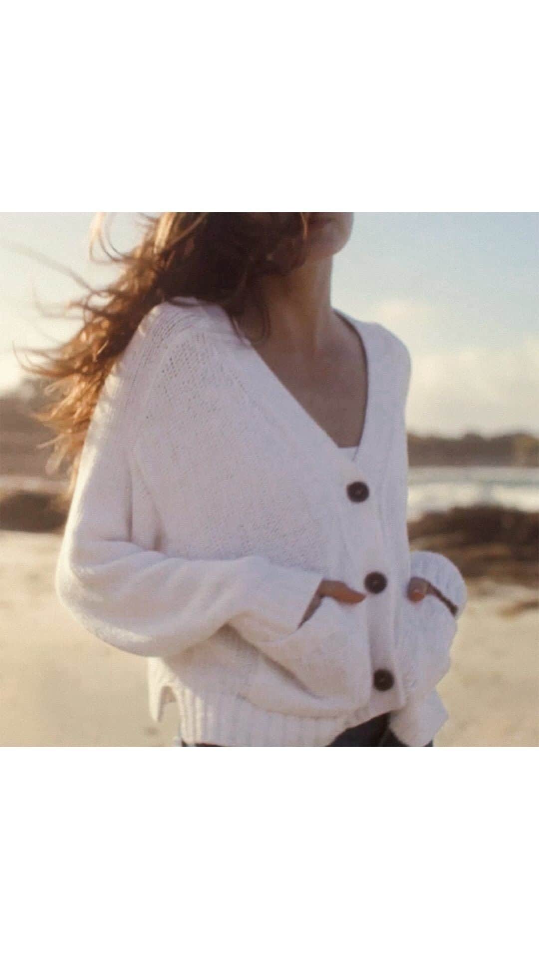 ブロシュウウォーカーのインスタグラム：「Our must-have Cropped Cardigan is finally back in stock! Effortlessly chic with a boxy fit, made from organic cotton and recycled linen.」