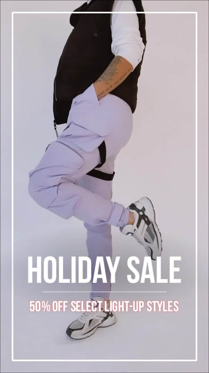 LAギアのインスタグラム：「HOLIDAY SALE • Save 50% off all light-up Catapult, Boardwalk and Turbo styles. Shop lagear.com for sitewide #discounts on all footwear, apparel and accessories #LAGear #LAGearStyle #footwear #kicks #sneakers #sneakerhead #sneakeraddict #lightup #lights #glow #glowinthedark #recharge #holidaygifts #gift #giftideas #80s #90s #blackfridaysale」