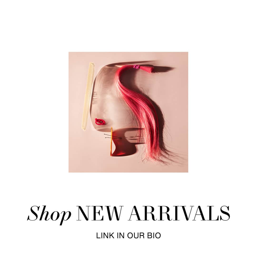 ShopBAZAARさんのインスタグラム写真 - (ShopBAZAARInstagram)「The best in beauty and skincare essentials are coming straight to your inbox with our curated edit of beloved brands and fresh products. From gifting ideas and holiday makeup to effective tools, we’ve got you covered. Shop the link in bio! #SHOPBAZAAR」11月11日 6時30分 - shopbazaar