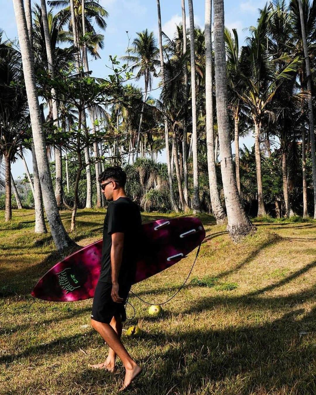 ロストさんのインスタグラム写真 - (ロストInstagram)「No rush… @h3rbrt on a custom @_longtoe art Rad Ripper @lostsurfboards Wearing the Session Boardshort Black #lostclothing #lostsurfboards」11月11日 6時06分 - lost9193