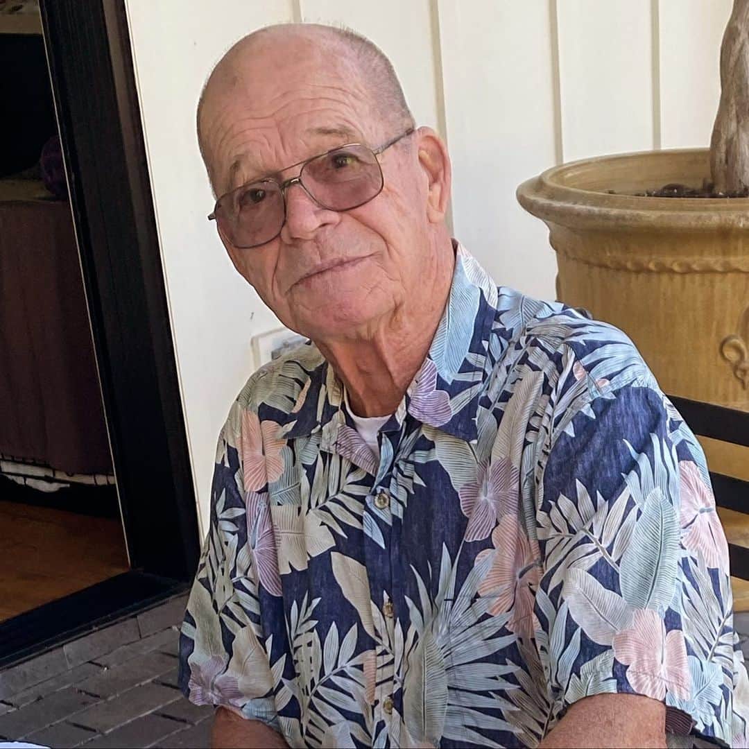ジェリー・ライアンのインスタグラム：「Sending huge thanks to all Veterans today and every day. Especially my personal favorite, this guy. Thank you for your service, Daddy. ❤️🇺🇸🫡 #veteransday」