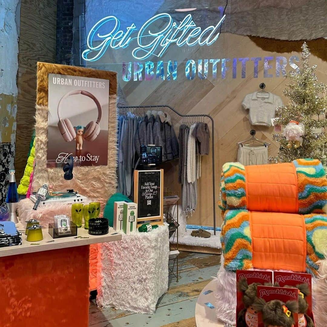 Urban Outfittersさんのインスタグラム写真 - (Urban OutfittersInstagram)「In case you missed it the UO Gift shop is open 🎁」11月11日 6時17分 - urbanoutfitters