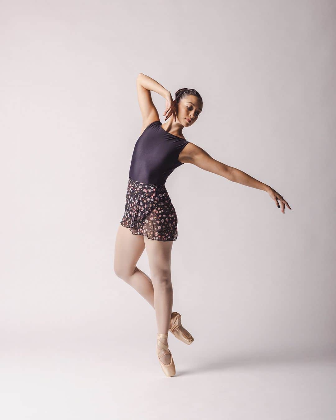 のインスタグラム：「Everything you wanted is now on sale 🤍 as seen on @xosarahryan : Sarah leotard + Emma skirt, now up to 20% off! Shop for our holiday sale, early access.   #worldwideballet」