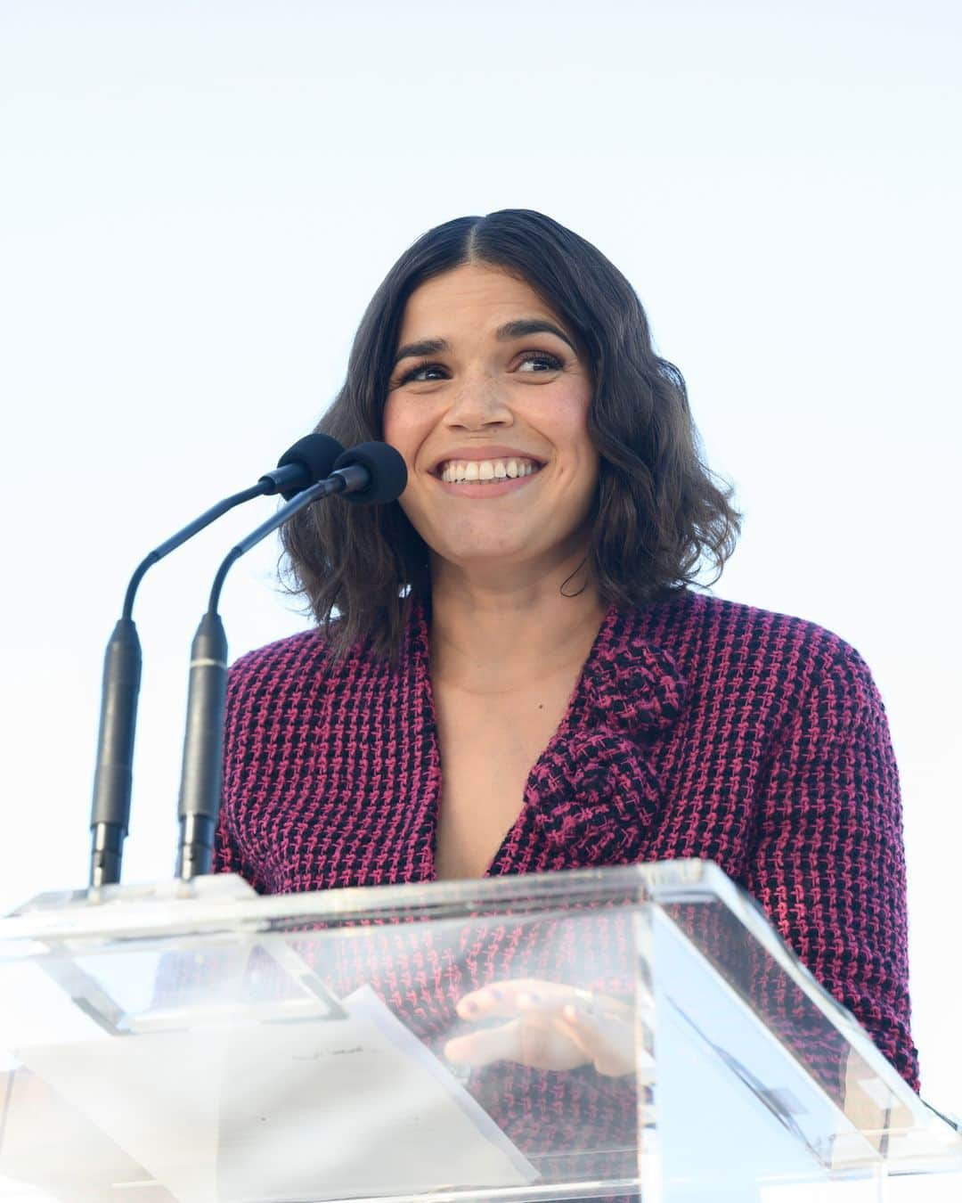 アカデミー賞のインスタグラム：「The Academy Women’s Luncheon 2023, in partnership with @chanelofficial, at the @academymuseum in Los Angeles.  Women from across the filmmaking community joined to celebrate the sixth anniversary of the Academy’s Gold Fellowship for Women, a global talent development and inclusion initiative that supports emerging women filmmakers, and recognize the 2023 Fellowship recipients, Erica Eng and July Jung.  We were honored to have America Ferrera, Academy Award nominee Annette Bening and Academy President Janet Yang speak at the luncheon.  America Ferrera, this year's keynote speaker, closed out the luncheon with a powerful address. "Everyone here knows that every victory for women on screen is a testament to countless hours of battle. Endless creative and financial negotiations that determine whether our stories get told authentically and successfully. I want to say thank you to every one of you in this room who shows up every day in countless ways — writing, directing, producing, managing, agenting, financing and advocating — so that the work of women filmmakers gets made and shared with the world.”  CHANEL’s support of the Academy Gold Fellowship for Women reflects the House’s deep commitment to the art of film and dedication to nurturing the next generation of women filmmakers. #CHANELinCinema」