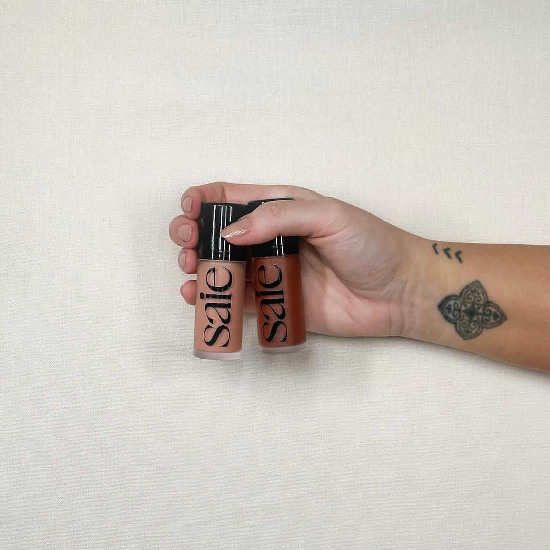 Mariana Sampaioのインスタグラム：「Top 10 blushes preferidos! Uma das listas mais difíceis que já fiz na vida 🥹🫶🏻  Claro que amo muitos outros! Mas essa seleção é bem especial! Não fiz por ordem de preferência, tá?   #blushes #makeup」
