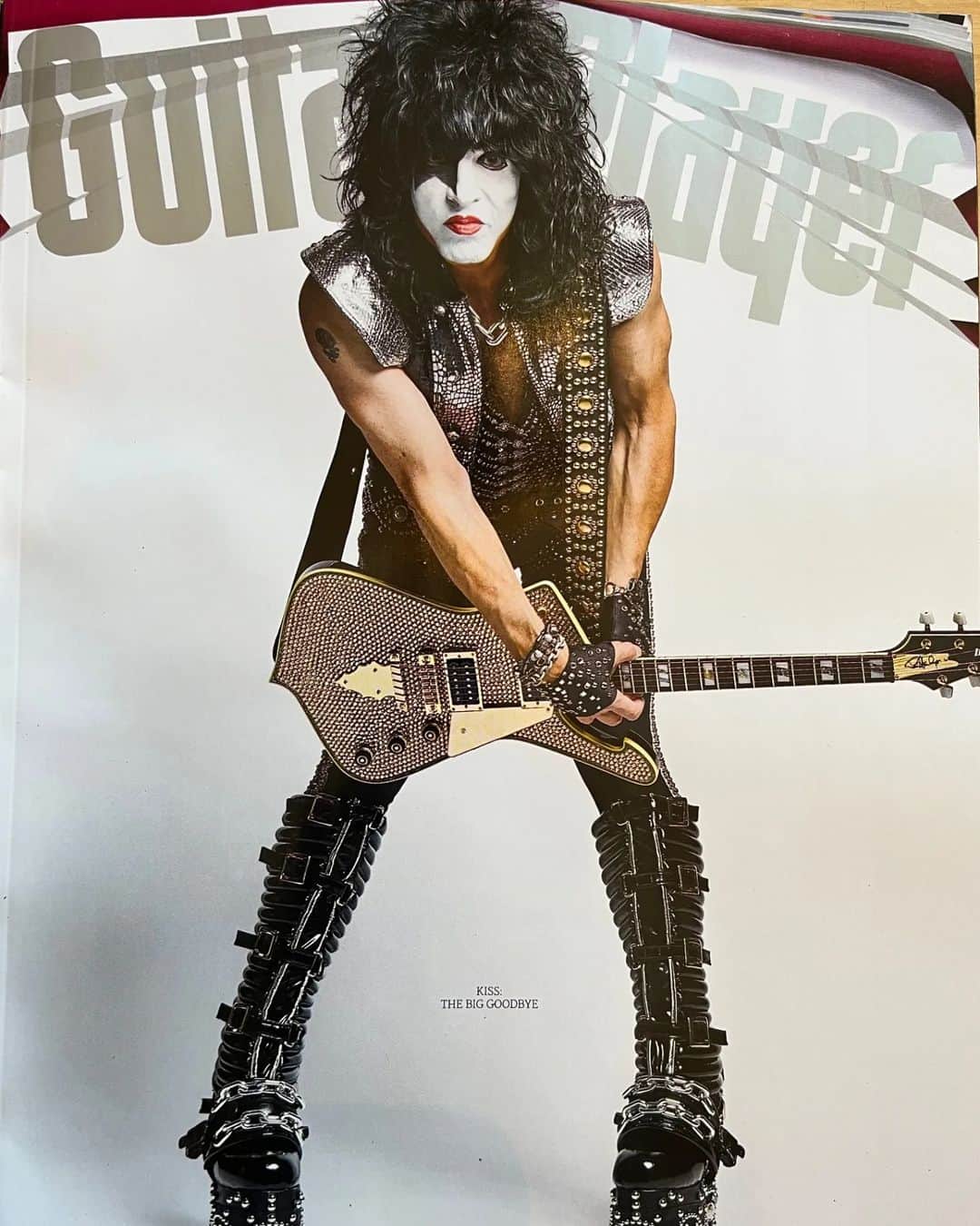 KISSのインスタグラム：「@guitarplayer - Cover December 2023  #KISSisEverywhere!」