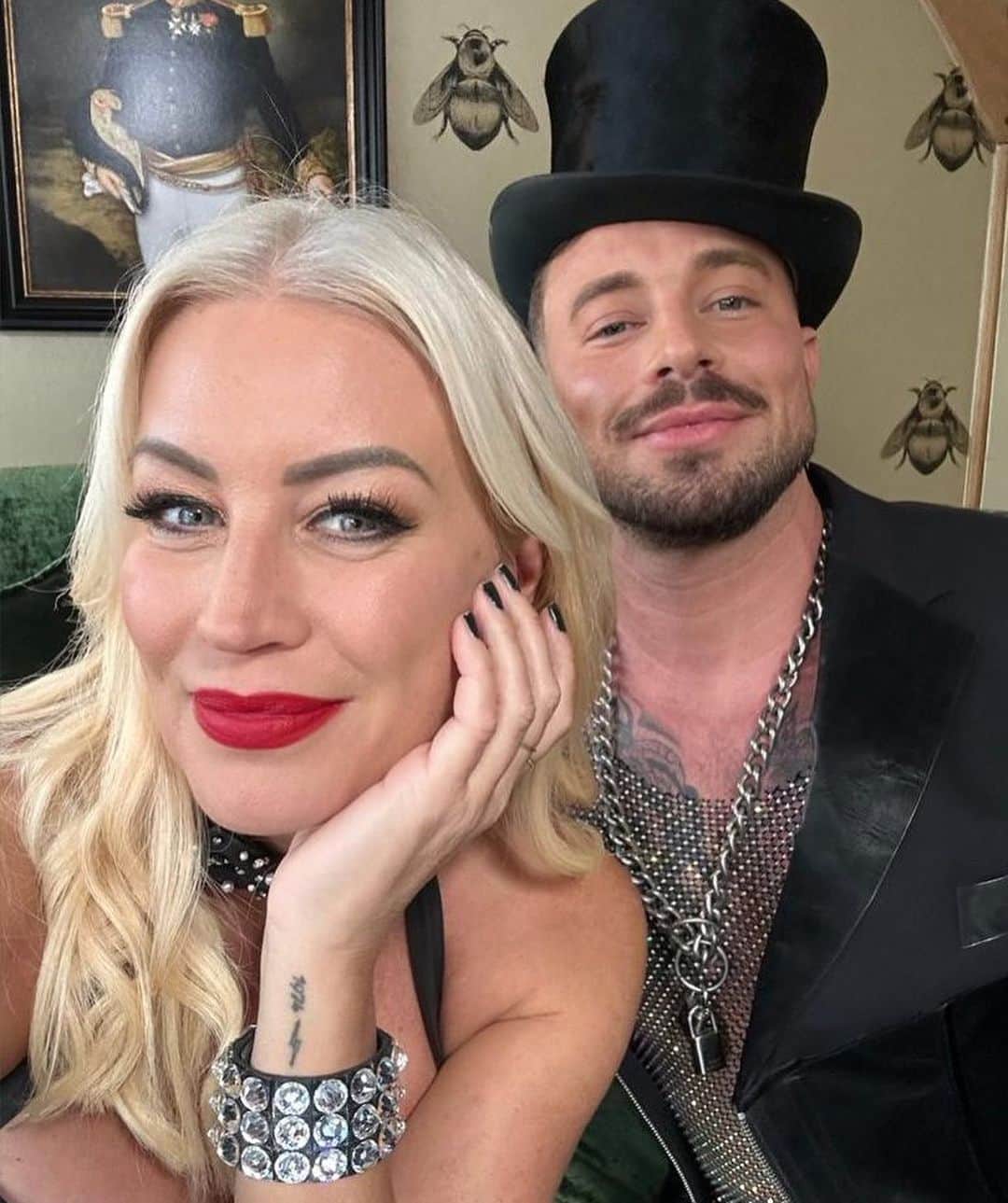 ダンカン・ジェイムスのインスタグラム：「Cooking up something we can’t wait to share with you all!!! @vanouten_denise ❤️ #jazzhands」