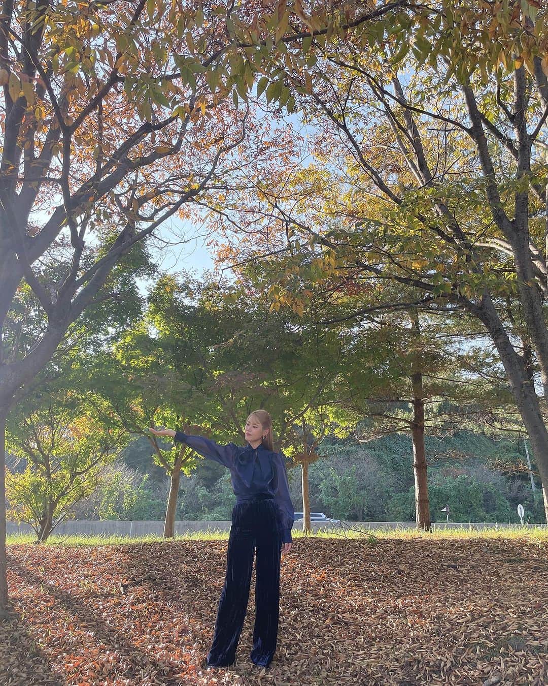キム・ヨンジのインスタグラム：「#가을가을했던어느날..🍁」
