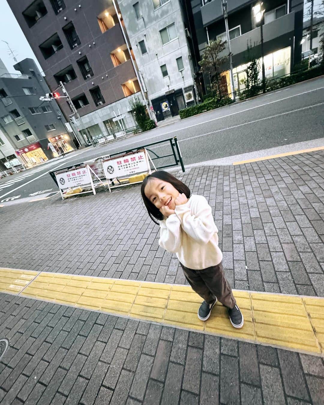 菅井悦子のインスタグラム：「急にPPAPが好きになった息子🤣 ぺんぱいなっぽーぱいなっぺーん🍎 子どもにとったら面白いのね #ppap#penpineappleapplepen  久々に見たら、思わず笑ったわ！」