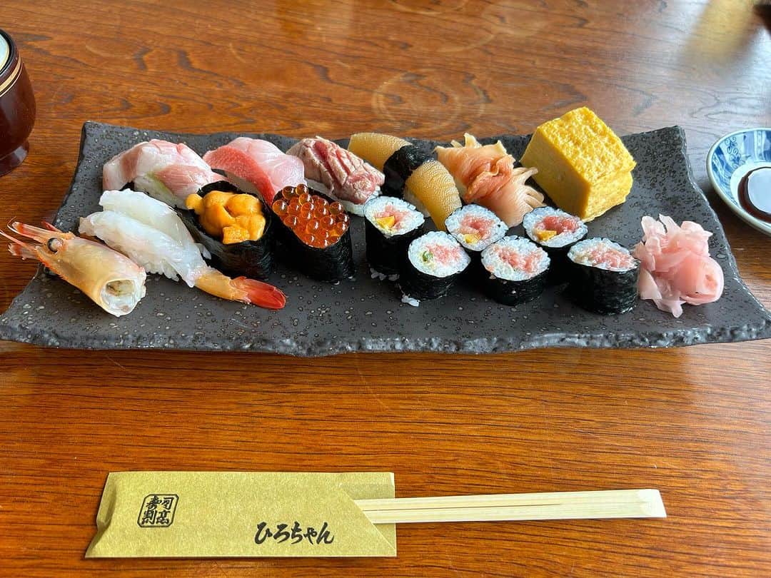 うえたけのインスタグラム：「超贅沢美味寿司堪能🍣やばスティングヤバすぎ美味い😋 #沼津グルメ街道 #ひろちゃん」
