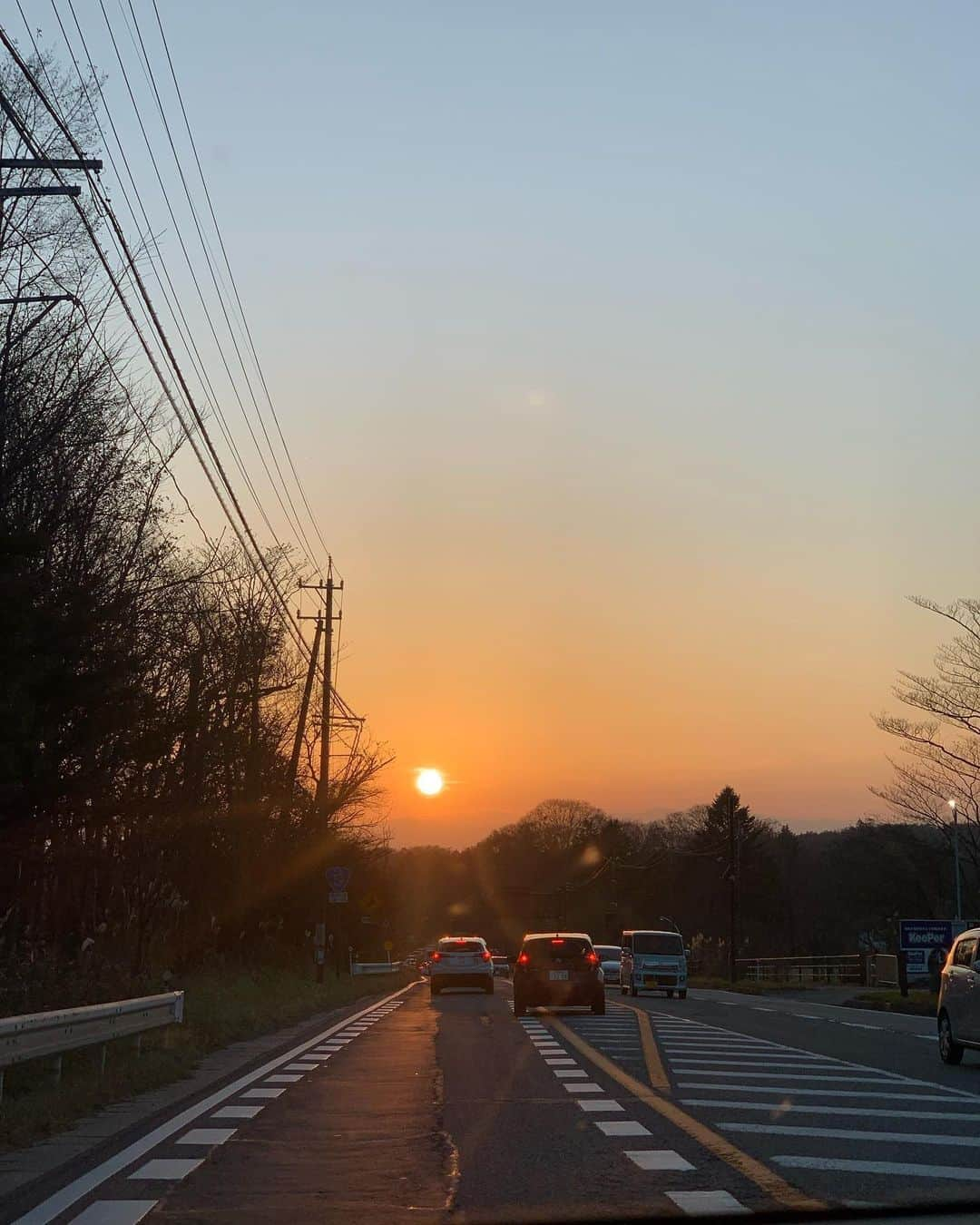 猪鼻ちひろさんのインスタグラム写真 - (猪鼻ちひろInstagram)「refresh♡🚗 急に冬ががきたね〜⛄ まだ喉がイガイガ…している気がする…気のせい気のせい← みなさまもあったかくして過ごしてね☺️ #お湯ためすぎた #クラシックホテル 次は #泊まってみたい」11月11日 17時50分 - inohanachihiro