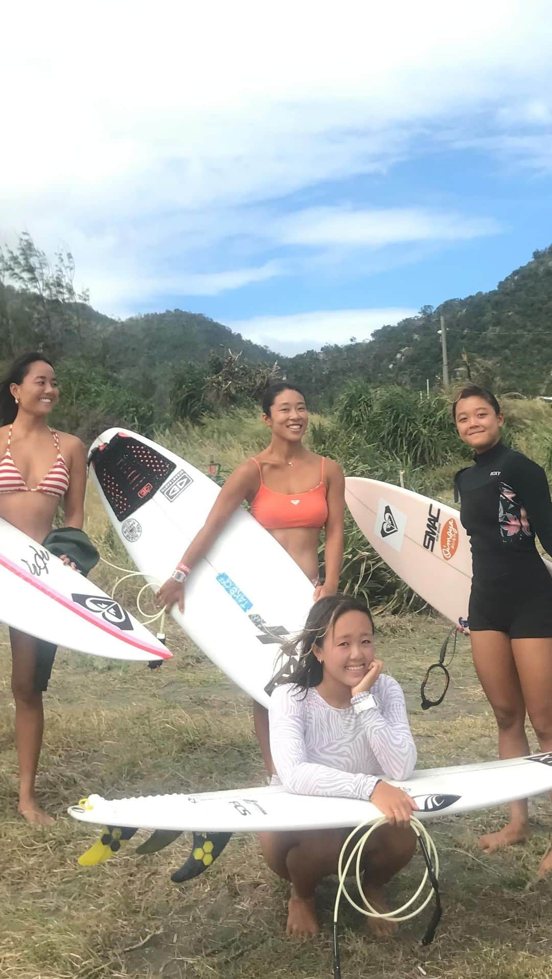 大村 奈央のインスタグラム：「💛 @roxygirls in Taiwan 🇹🇼   🏄‍♀️ @naoomura    @emilynishimoto   @sumomosato   @miraiikeda」