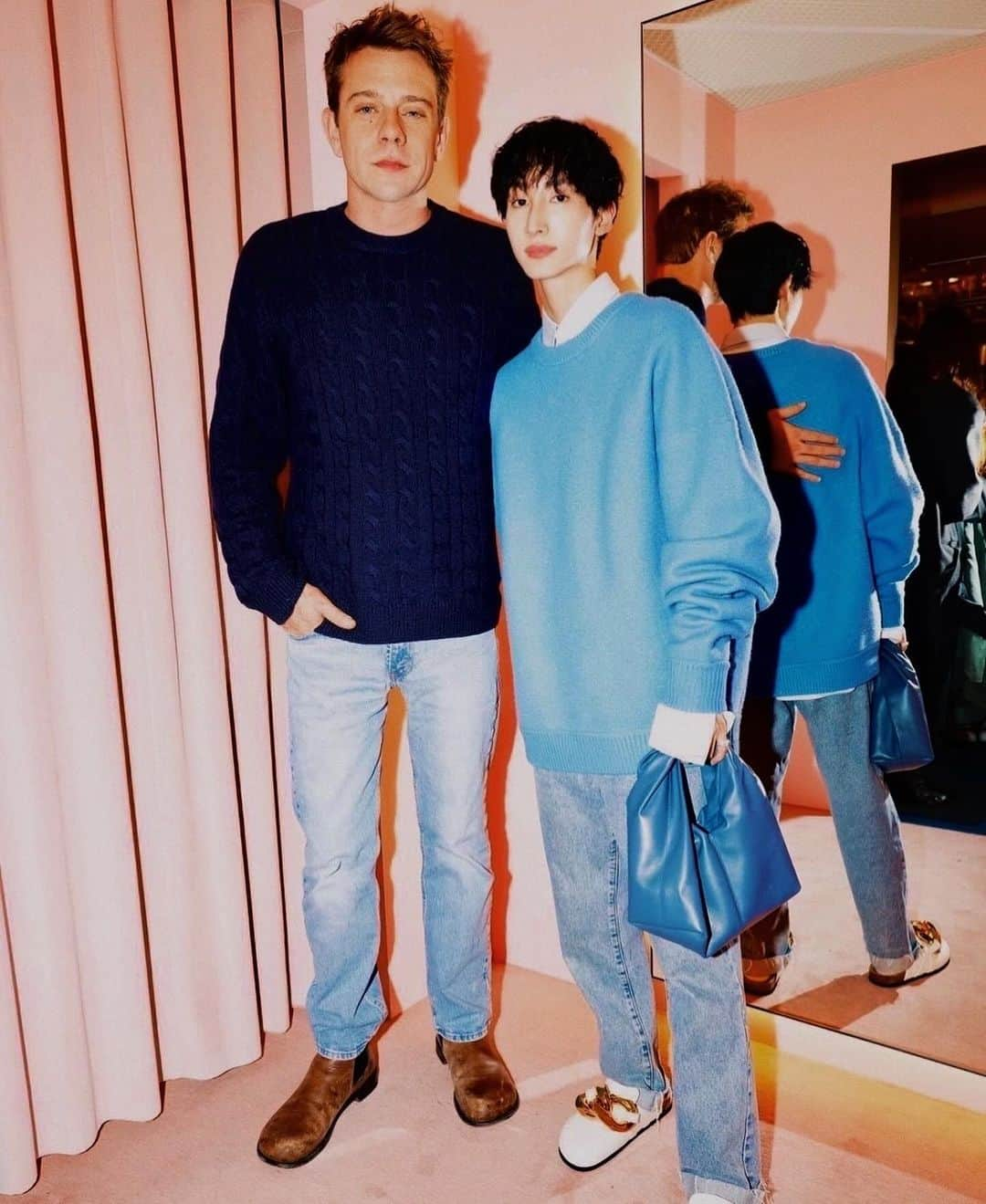 緒形りょうさんのインスタグラム写真 - (緒形りょうInstagram)「It was an honor to meet you again @jonathan.anderson 🤍🩵💙  Thank you @jw_anderson @h8nn7 @audemary24 🫶🏻💐  #jwanderson #pr」11月11日 16時28分 - ryokun_39