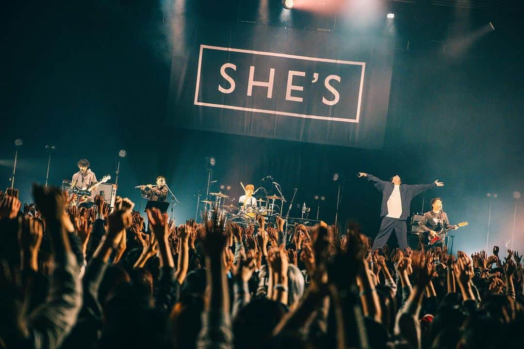 井上竜馬のインスタグラム：「SHE'S Tour 2023 "Shepherd" 追加公演 in Zepp Haneda  📸 @tamaishingo22」