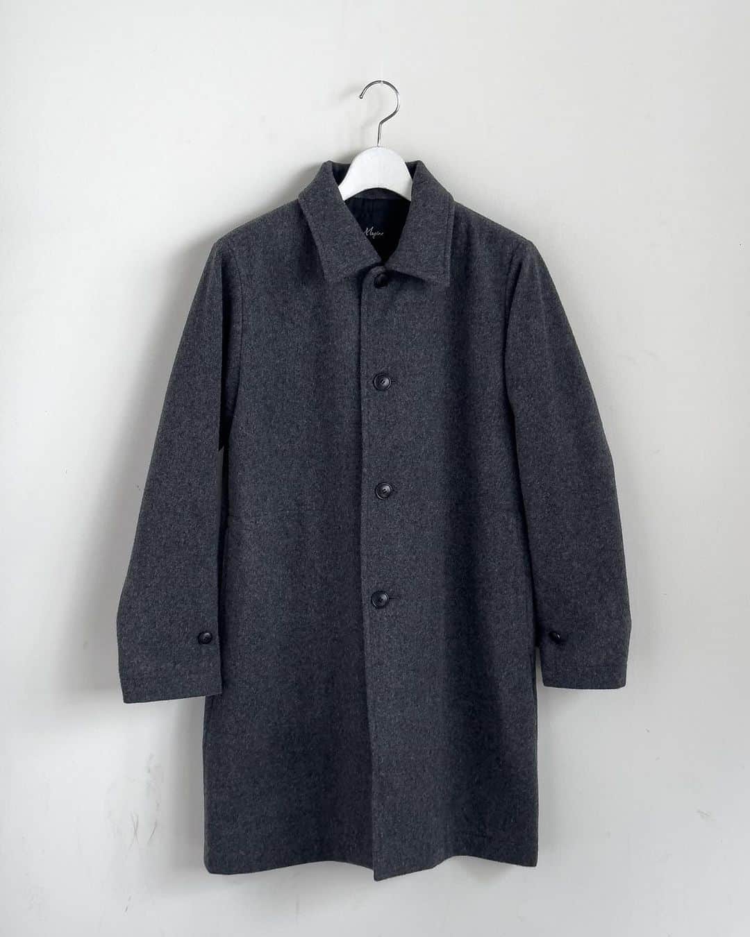 マージンさんのインスタグラム写真 - (マージンInstagram)「[ super100s ramb wool single coat ]  上質なウールと美しいAラインのコートはオンオフ兼用で活躍します  size: 44.46.48  color: black / c.grey / navy  material:  FACE wool 100%, LINING polyester 100%  product code: 2334-042  プロフィールのショップURLへ→ . . . . #magine #mensfashion #メンズファッション #コーディネート #シンプルコーデ #メンズ秋冬 #メンズコート #コート」11月11日 16時38分 - magine_official