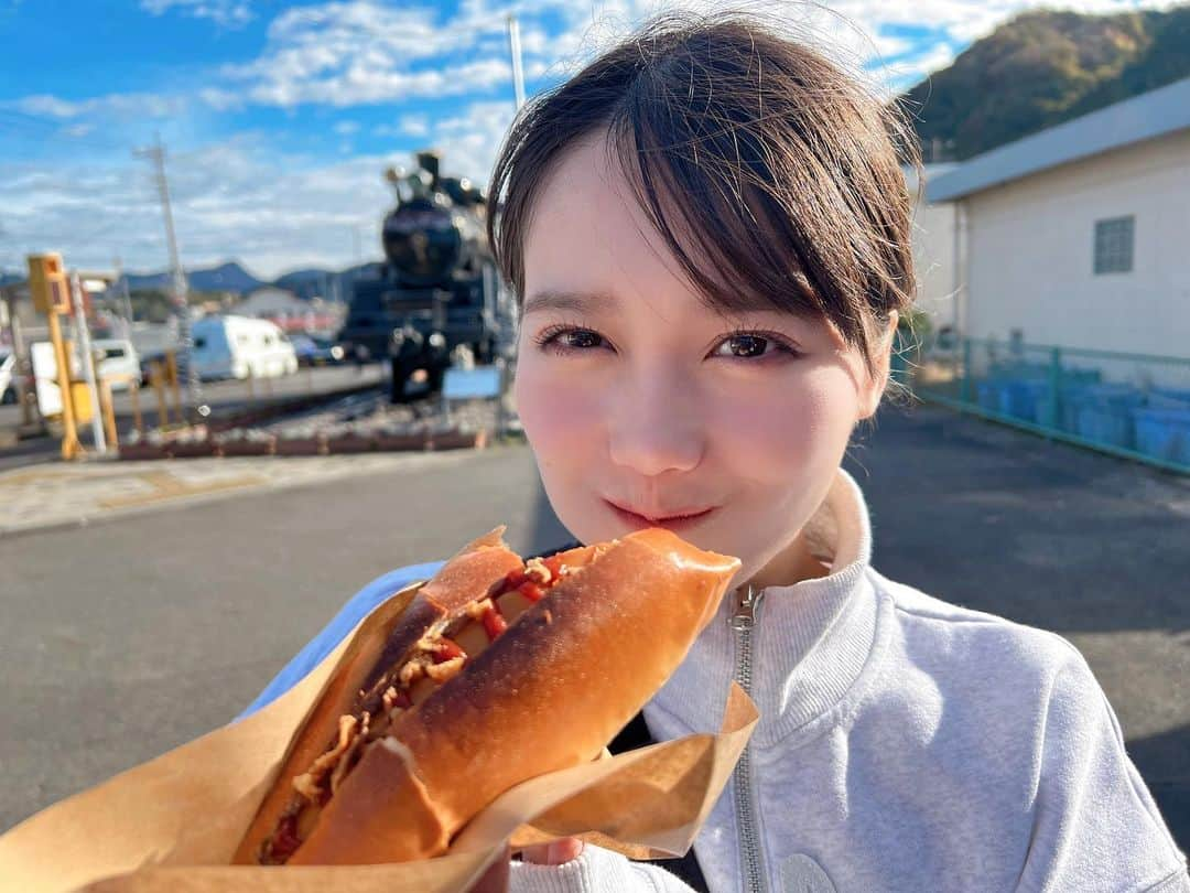 加藤里保菜さんのインスタグラム写真 - (加藤里保菜Instagram)「茨城県 常陸大子駅にて🌭  #茨城 #茨城県 #常陸大子 #常陸大子駅 #ホットドッグ」11月11日 16時46分 - rihonyan103