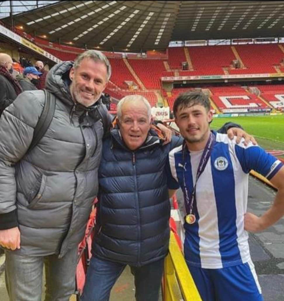ジェイミー・キャラガーさんのインスタグラム写真 - (ジェイミー・キャラガーInstagram)「Happy 21st birthday son @jcarragher31 🎉🍾😍  21 years has absolutely flown by & you’ve turned into everything I would want from a son……a great lad, funny, love football & can play a bit too!   Very proud of what you’ve become & what you’ve achieved so far with much more to come.   Have a good day tiger ❤️」11月11日 16時49分 - 23_carra