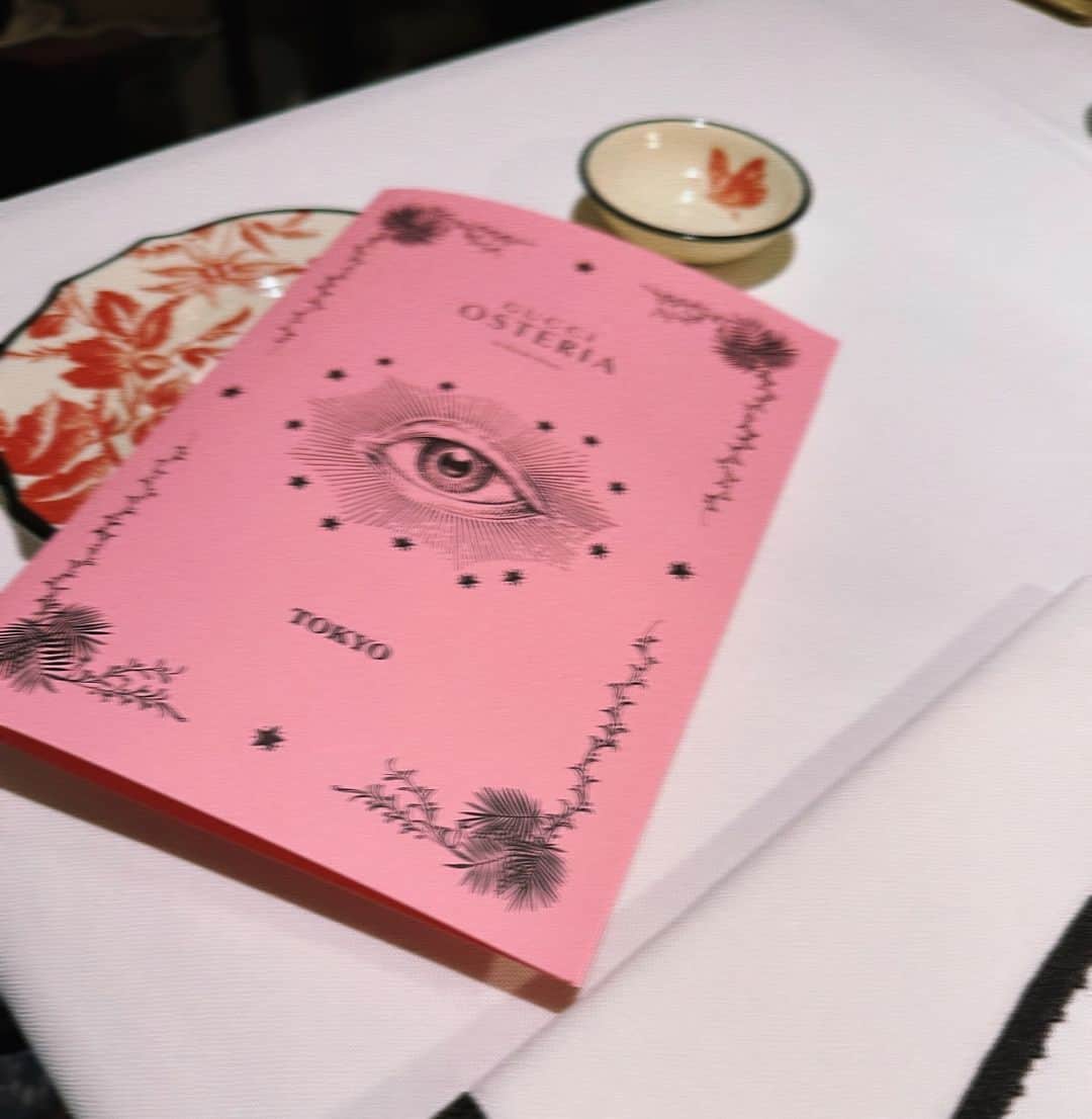 RANのインスタグラム：「👁🩷 𝓖𝓾𝓬𝓬𝓲 𝓞𝓼𝓽𝓮𝓻𝓲𝓪 𝓭𝓪 𝓜𝓪𝓼𝓼𝓲𝓶𝓸 𝓑𝓸𝓽𝓽𝓾𝓻𝓪   #👁 #キラキラ #guccı」