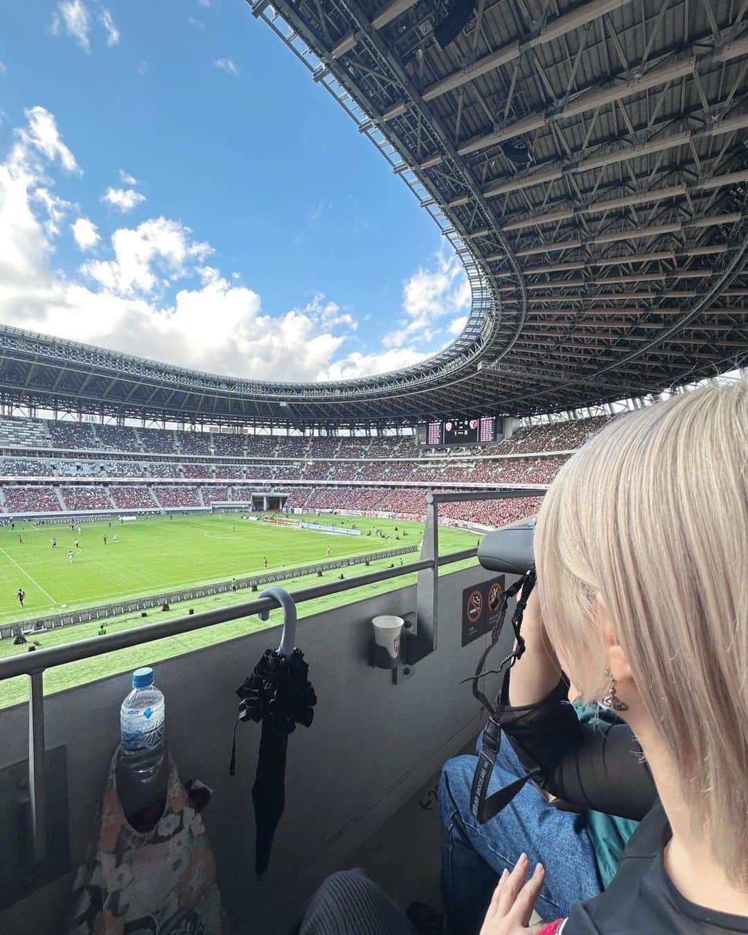 吉田有里のインスタグラム：「🔭⚽️🏟️  スカウトの人みたいな吉田  #soccer #国立競技場 #鹿島アントラーズ #ヴィッセル神戸 #antlers #vissel #Jリーグ」