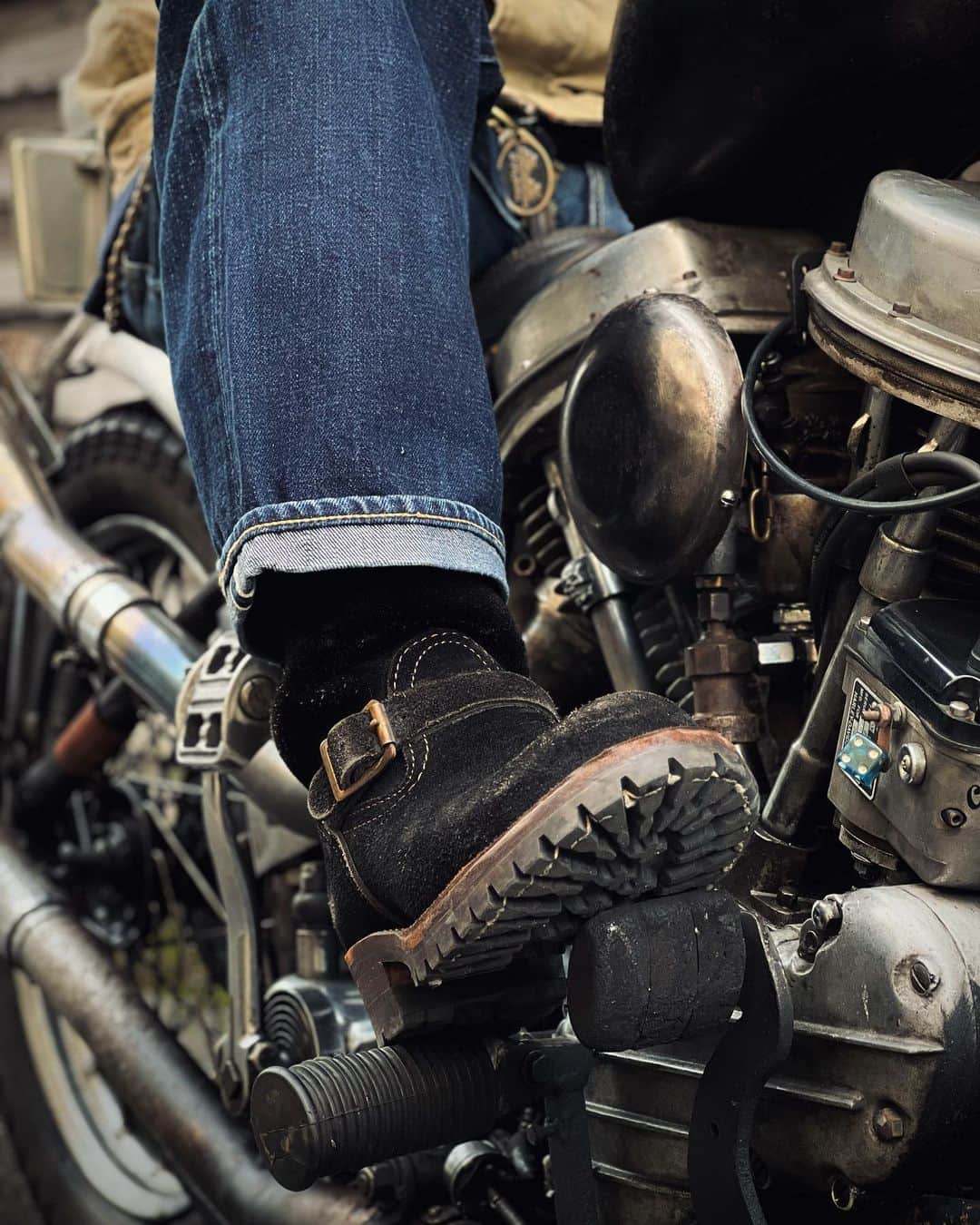 のインスタグラム：「My WESCO! "Black R/O Boss"  ---------------------------------------------------- 📸 あなたの「自慢の一足」撮らせてください！  WESCO JAPAN直営各店では、普段からウエスコブーツを愛用いただいている方々の「自慢の一足」の写真を撮らせていただいております。 定期的にホームページやインスタグラム等で公開しているので「我こそは！」と言う方も是非お声掛けください！ ----------------------------------------------------  #westcoastshoecompany #wesco #wescoboots #mywesco  #boss #black #roughout #since1918 #100YEARS #oregon #portland #scappoose #madeinUSA🇺🇸 #osaka #wescojapan #tokyo #wescoebisu #wescosetagaya」