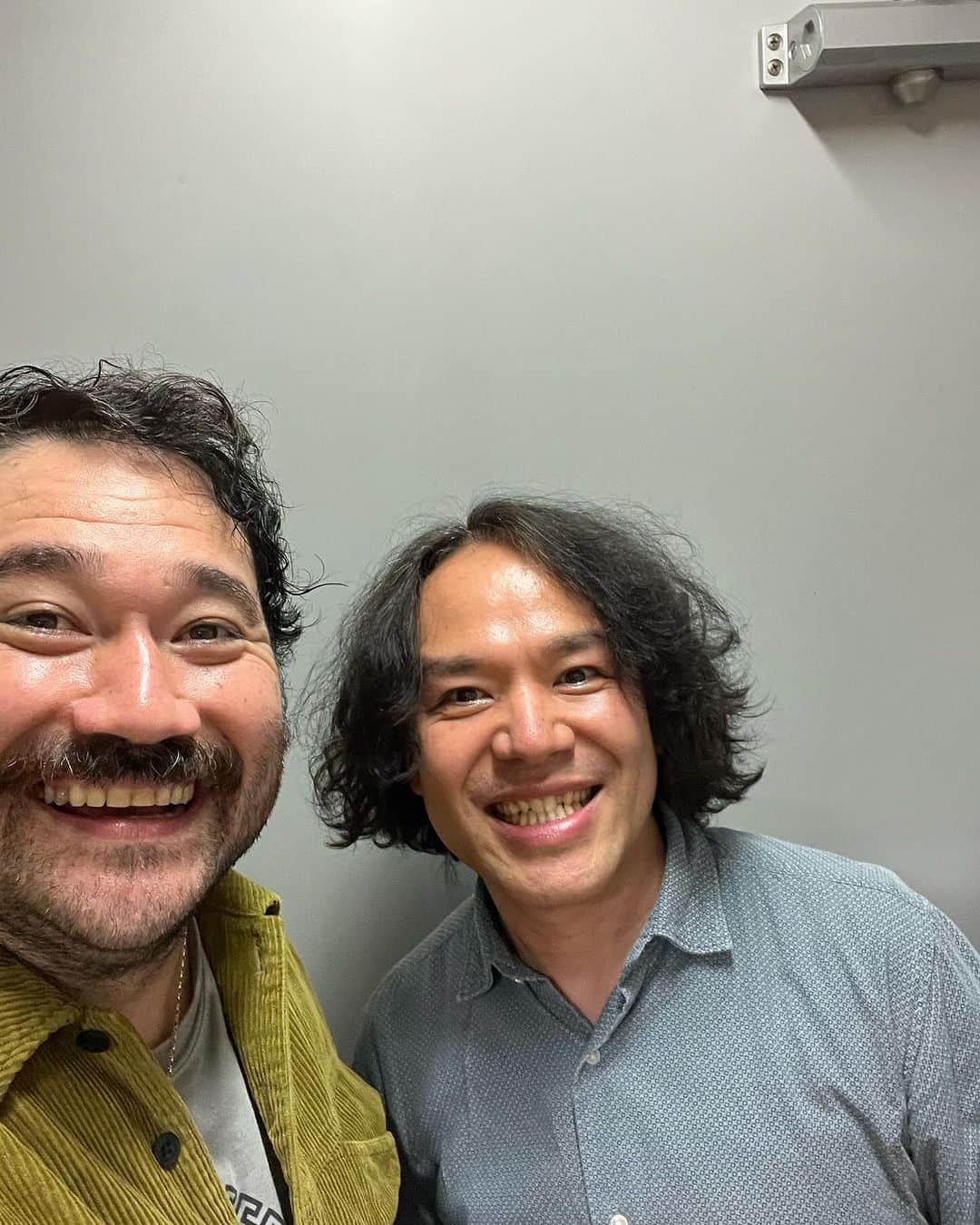 のインスタグラム：「俺が初めてミュージカルやった時の歌唱指導の先生 高風さん 今回ルパンはあきこ先生と高風さん 最高でした  高風さんは俺の初めてと今を知ってくれる人w なんかちょっと言い方やらしいけど 貴重な先生です😊😊🫡 #帝国劇場 #ルパン」