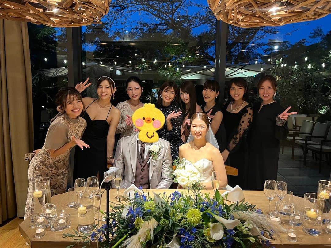 黒沢美怜さんのインスタグラム写真 - (黒沢美怜Instagram)「少し前ですがみぃななの結婚式へお邪魔しました💍💝  みぃなながキラッキラ輝いて活き活きしてた😭💕  梅子にも会えたしメンバーにもたくさん会えました💕  素敵な出会いから素敵な家族が増えるって本当に奇跡的で美しいなぁ、、、  なんて感傷的になってしまったよ😂✨  みぃなな末長くお幸せに🥰💫  #恵比寿マスカッツ  #happywedding」11月11日 17時04分 - kurosawamirei