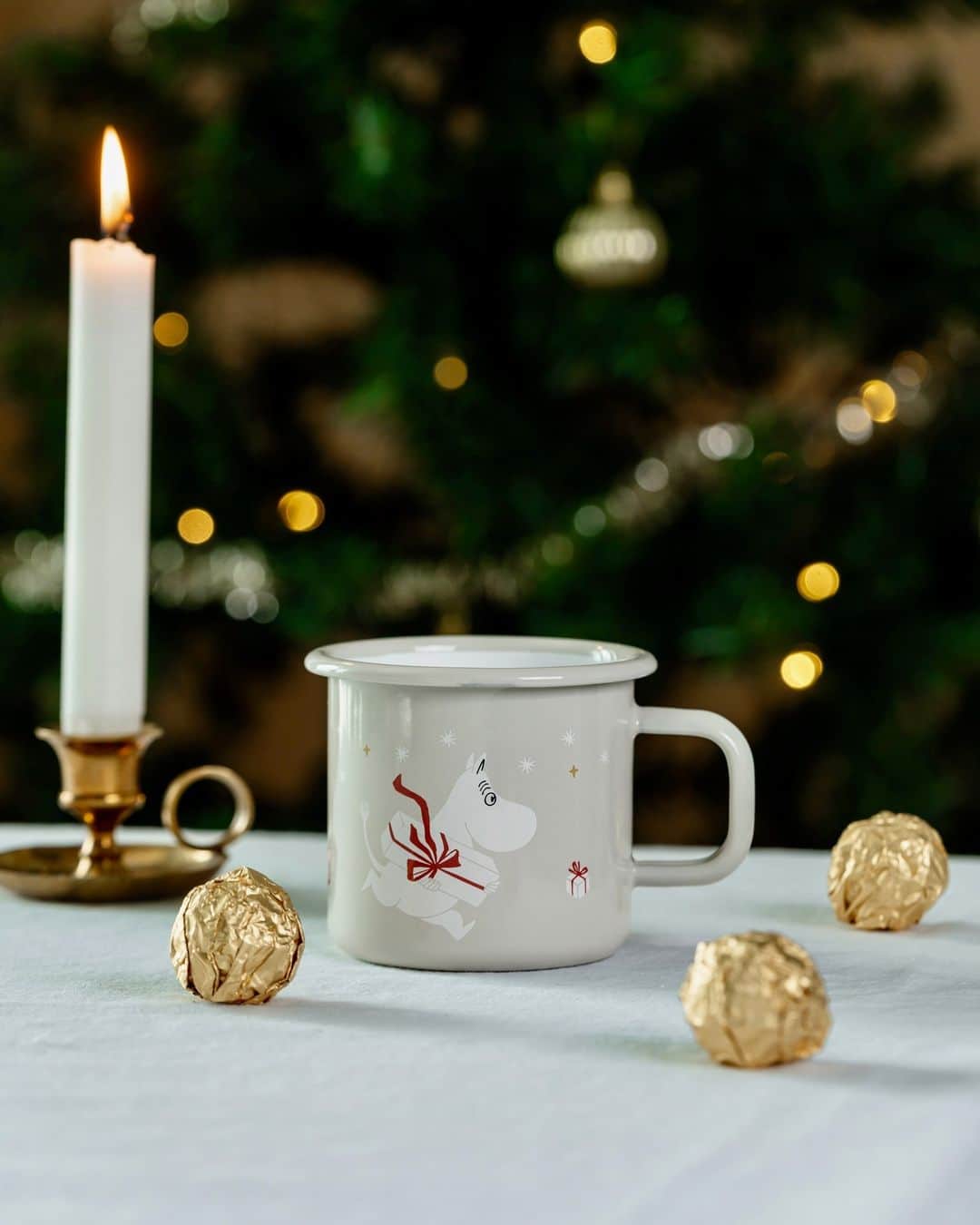 ムーミンさんのインスタグラム写真 - (ムーミンInstagram)「Festive new decor items from Muurla ✨ Get into the holiday spirit with the Christmas Collection from Muurla. Everyone can find a piece that resonates with their Moominous way of celebrating this lovely season, from glassware, new mugs, tablecloths, and ornaments to advent calendars.  You can order yours through the link in bio. 🛍️  Which one is your favourite?😍 #moomin #moominoffical #moominbymuurla @muurladesign」11月11日 17時12分 - moominofficial