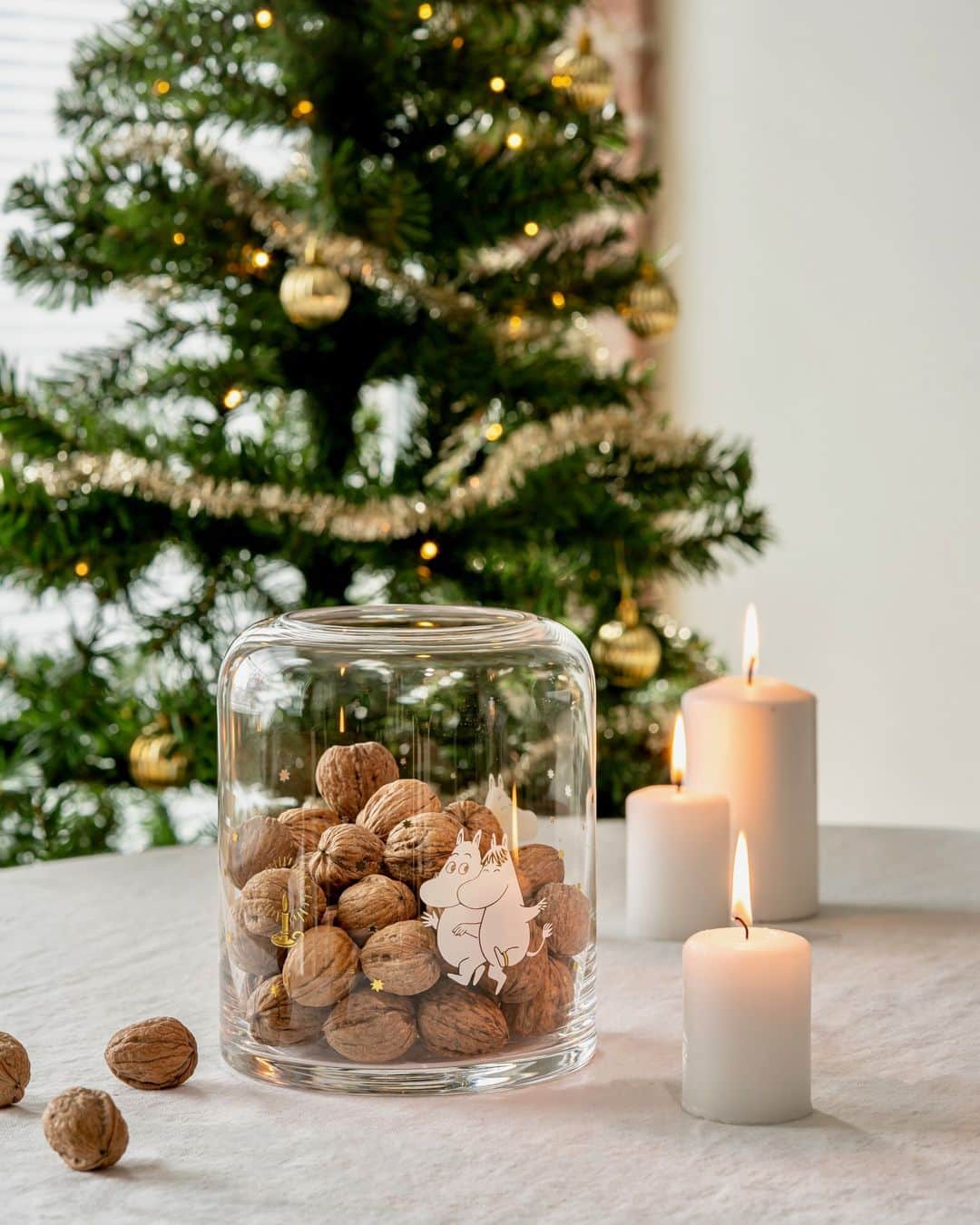ムーミンのインスタグラム：「Festive new decor items from Muurla ✨ Get into the holiday spirit with the Christmas Collection from Muurla. Everyone can find a piece that resonates with their Moominous way of celebrating this lovely season, from glassware, new mugs, tablecloths, and ornaments to advent calendars.  You can order yours through the link in bio. 🛍️  Which one is your favourite?😍 #moomin #moominoffical #moominbymuurla @muurladesign」