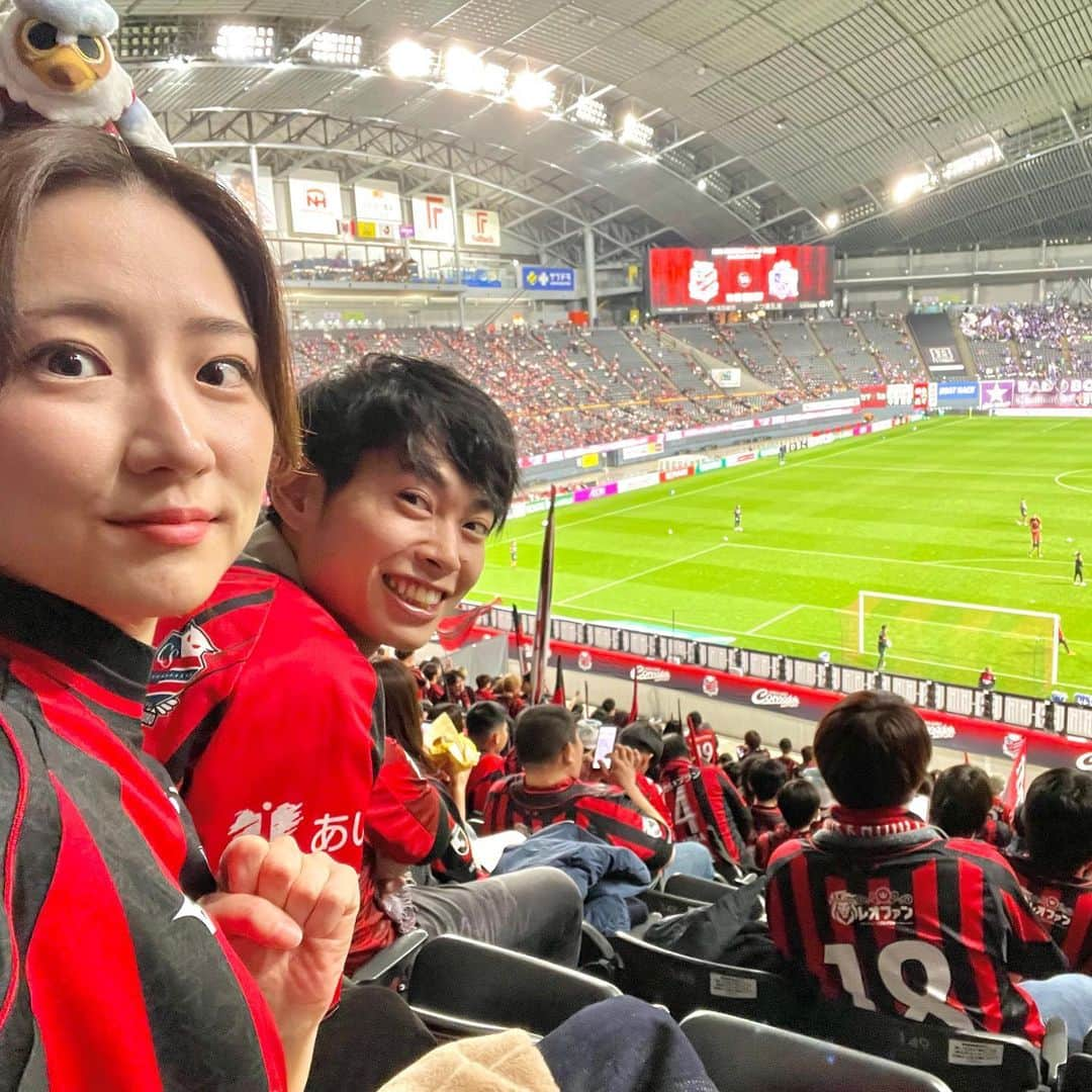 世永聖奈さんのインスタグラム写真 - (世永聖奈Instagram)「⚽️ ⁡ ⁡ 後輩と共に 久しぶりのゴール裏 ⁡ いつものことながら試合中何度も叫んでしまった ⁡ 熱い時間をありがとうございました ⁡ そして試合後 隣のサポーターさんが コンサドールズのカードと缶バッジを プレゼントしてくれました！ ⁡ 素敵な出会いに感謝です ⁡ ⁡ #北海道コンサドーレ札幌 #consadole #consadolls #赤黒 #不屈の男 #みんなで待ってます #8 ⁡」11月11日 17時19分 - hbc_yonagasena