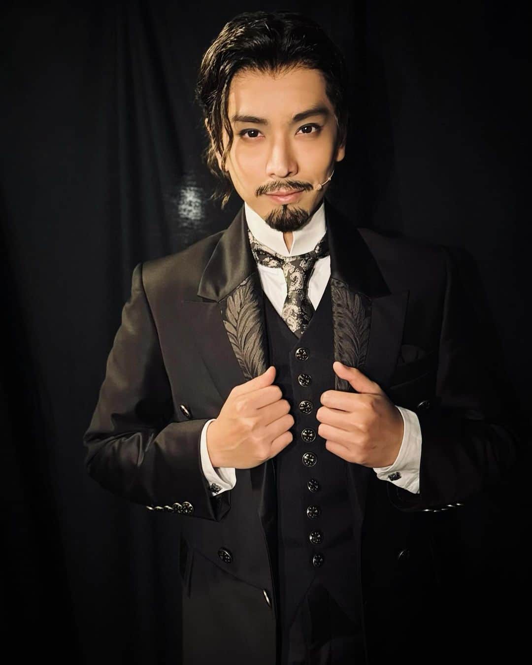 黒羽麻璃央のインスタグラム：「#LUPIN  本日もありがとうございました！ 明日もよろしくお願い致します。  今日寒いですな。 ラーメン食べたい。」