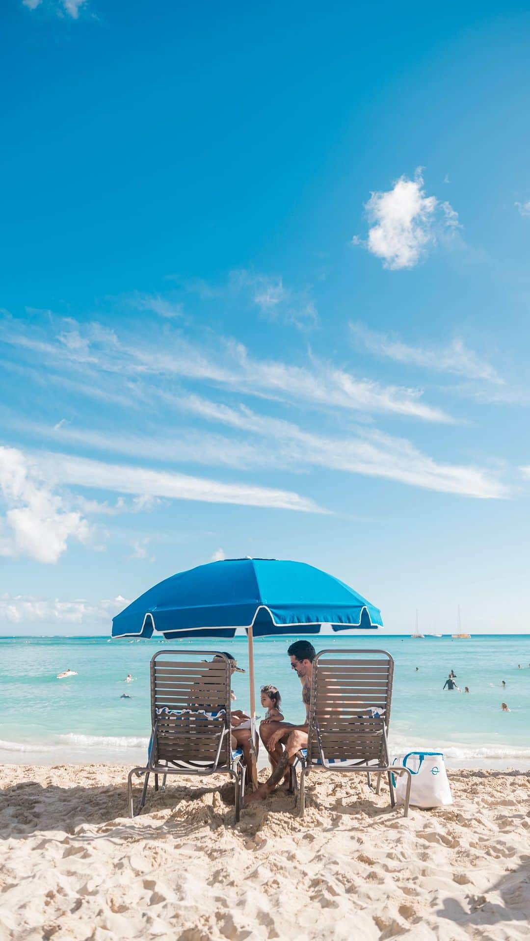 アンジェラ・磨紀・バーノンのインスタグラム：「After our amazing stay at the @outriggerwaikiki last month we can’t wait to go back for another staycation! The views, the food and amenities on site are so worth it and there are many @outriggerresorts to stay at here in Waikiki 🌺  Don’t miss out on an opportunity to get a stay at one of the Outrigger Hotels through cyber rates of up to 40% off Outrigger Hotels when you sign up to be a GHA Discovery member for free. Sign up at ghadiscovery.com and then book your stay at Outrigger.com🏝️  まだ2週間しか経っていないのに楽しかった @outriggerwaikiki でのステイケーションが恋しい〜！ 立地条件、食事、景色、サービスとどれをとっても素晴らしかった😍　 そんな @outriggerresorts がなんと最大で40% offをオファーしています！無料でGHA Discovery memberにこのサイトからghadiscovery.comなり、Outrigger.comでホテルの予約をします。  Hawaii旅行を予定中という方、是非チェックしてみて下さい🤙🏼  私が着ている服は、@angelsbythesea  #ComeBeHere #ouriggerhotels #staycation #hawaii  #ハワイ#アウトリガーワイキキ」